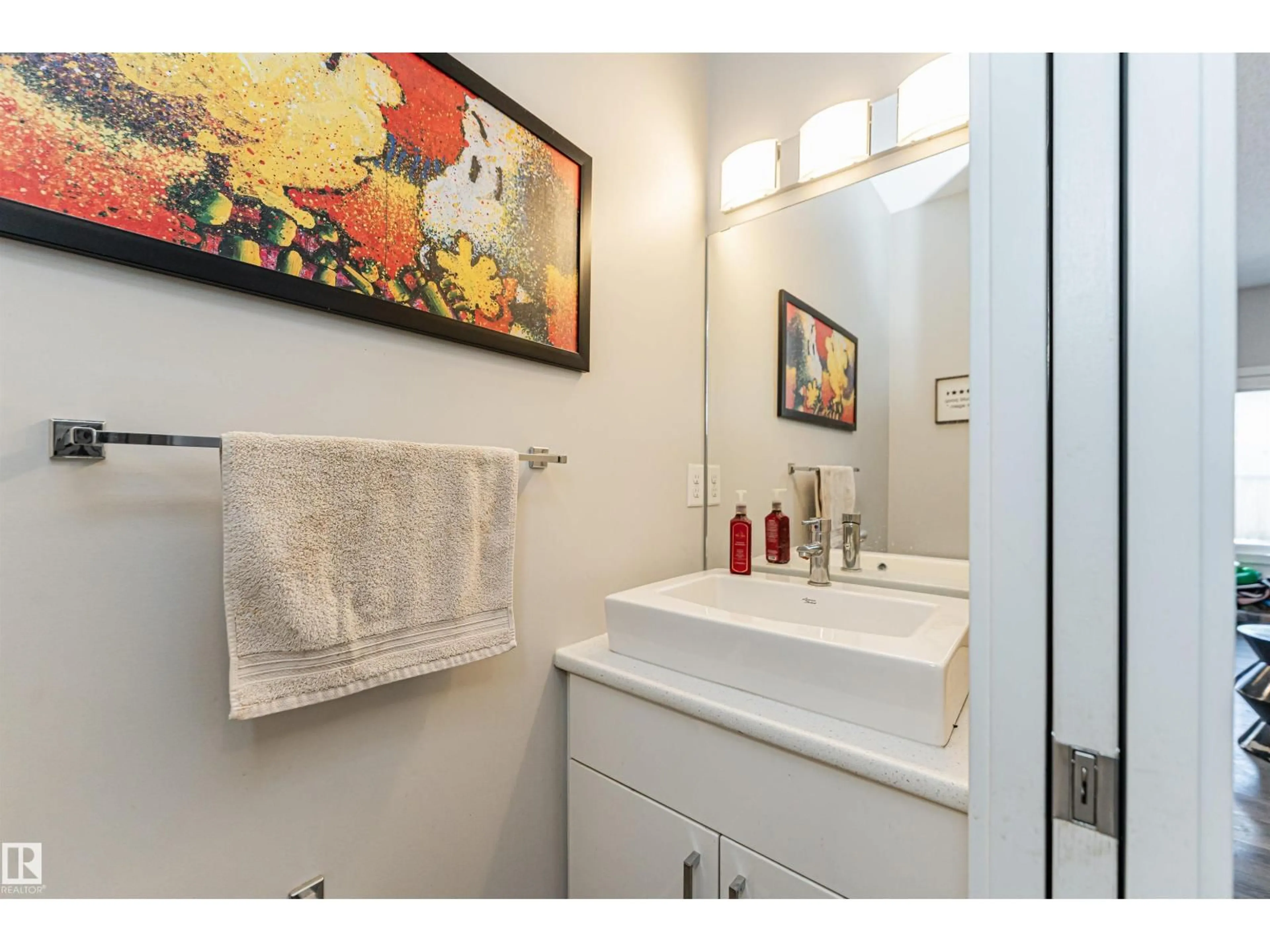 Standard bathroom, ceramic/tile floor for NW - 17619 77 ST, Edmonton Alberta T5Z3K9