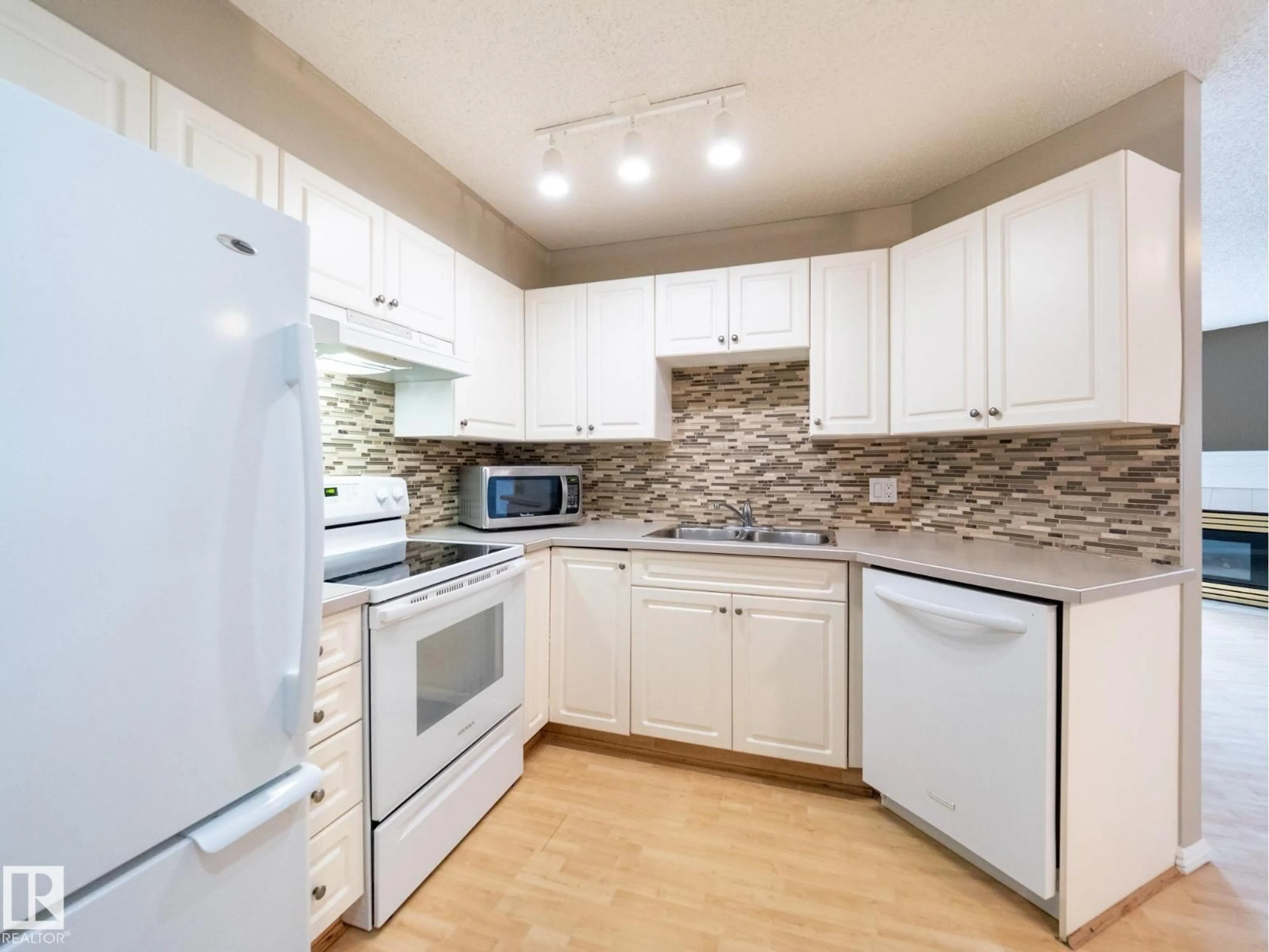Standard kitchen, unknown for 205 - 11716 100 AV, Edmonton Alberta T5K2G3