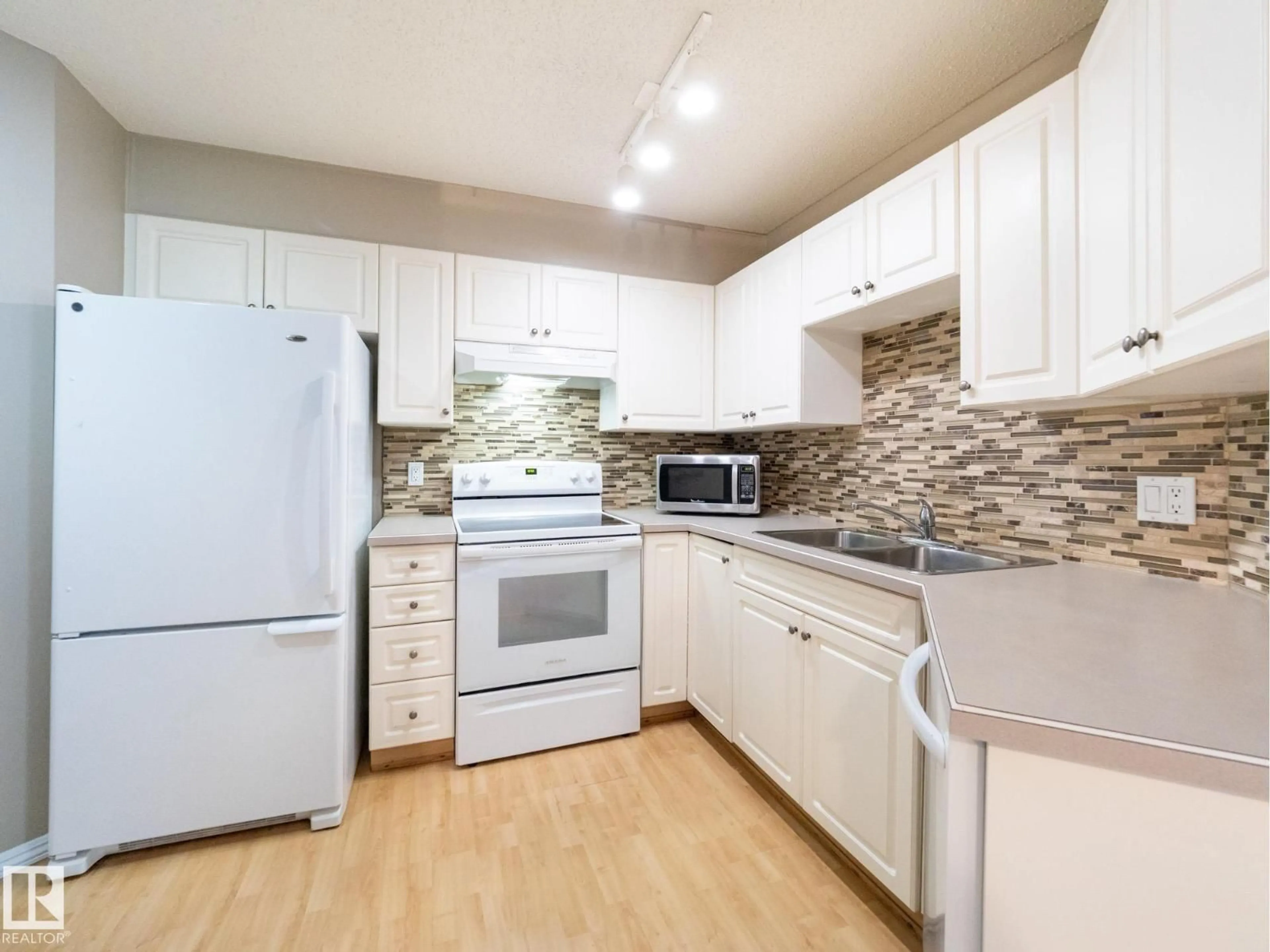 Standard kitchen, unknown for 205 - 11716 100 AV, Edmonton Alberta T5K2G3