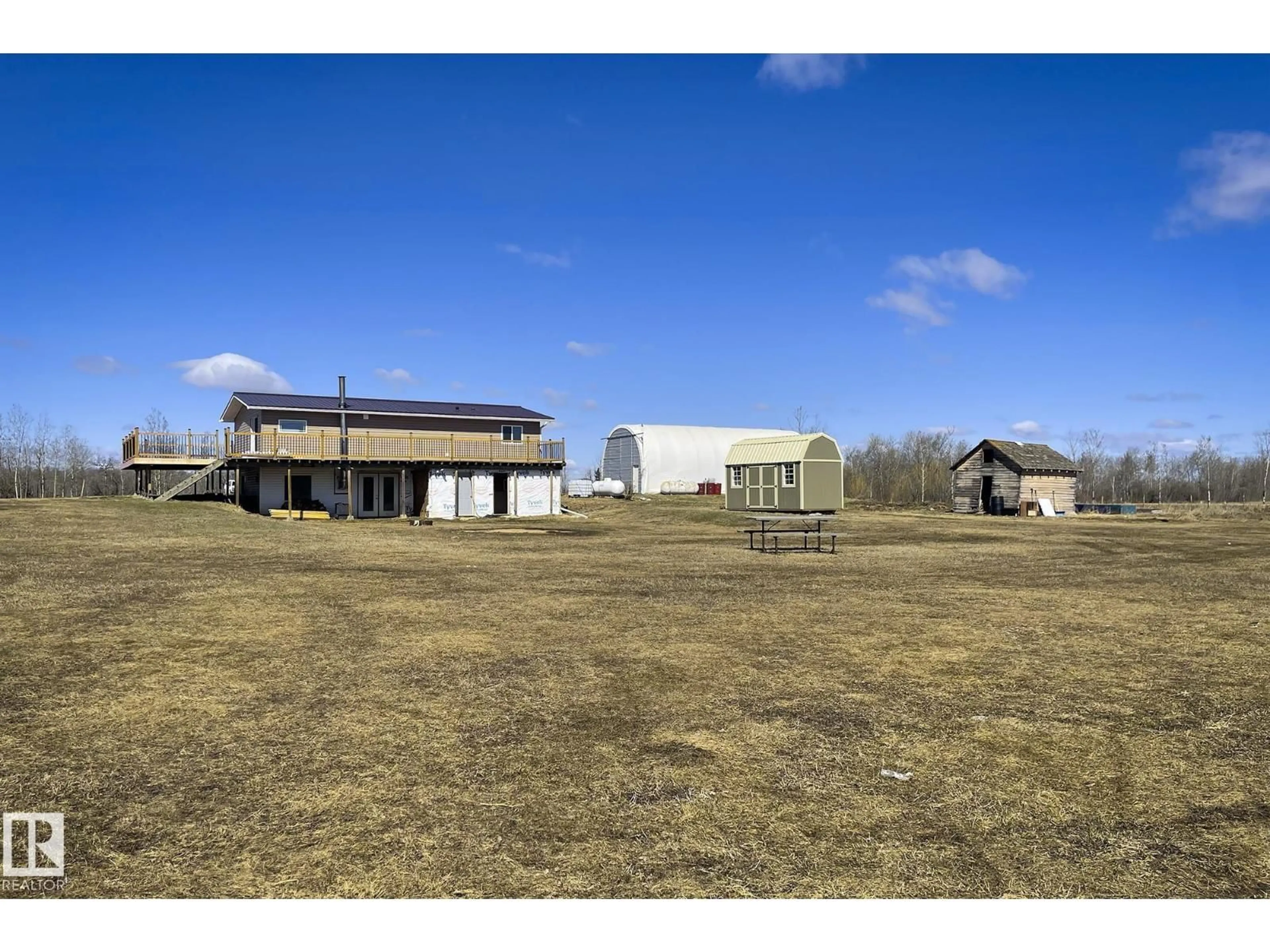 A pic from outside/outdoor area/front of a property/back of a property/a pic from drone, building for 214 RGE ROAD, Rural Athabasca County Alberta T9S2A6