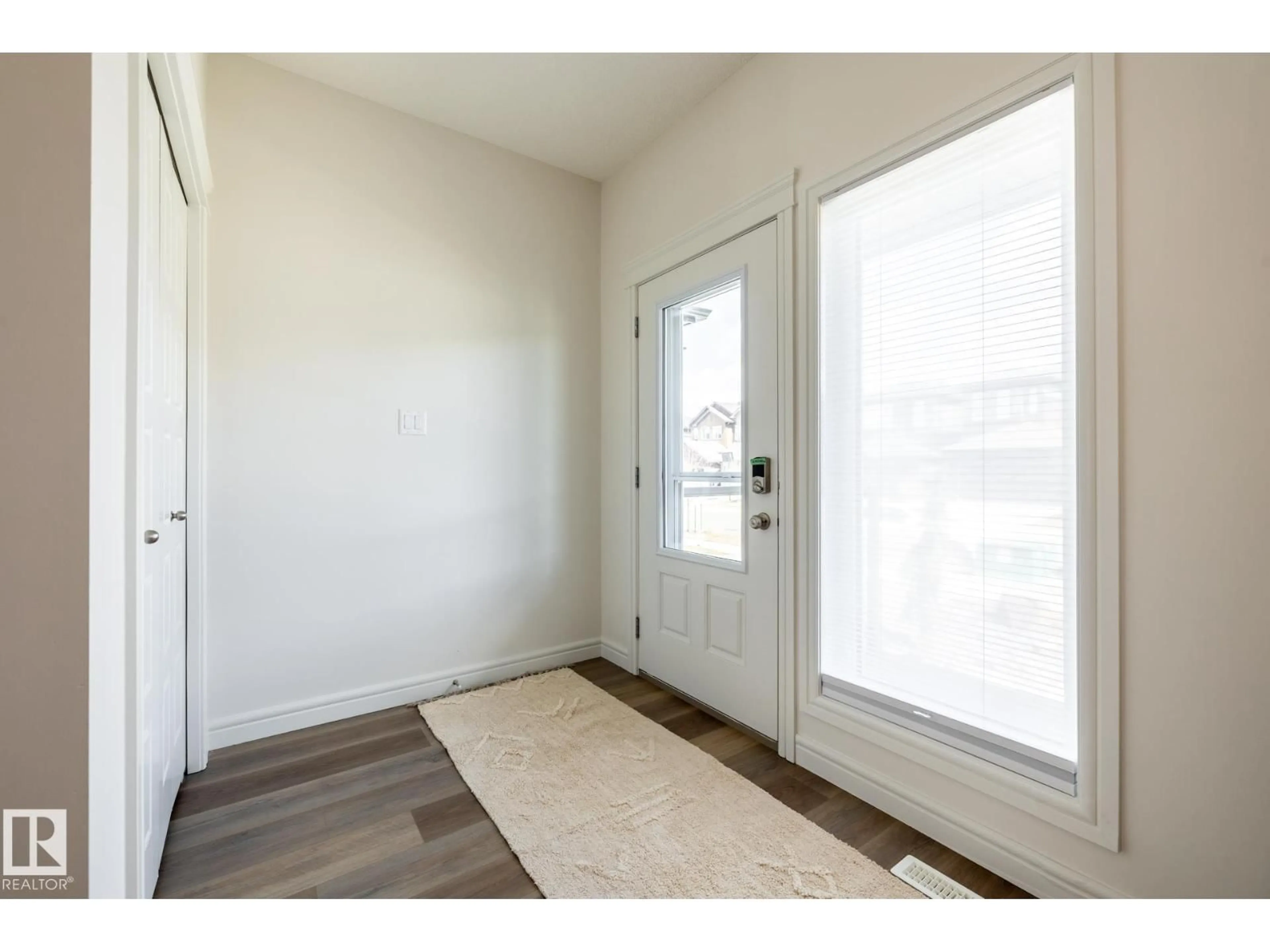 Indoor entryway for 1943 GRAYDON HILL GREEN GR SW, Edmonton Alberta T6W4C3