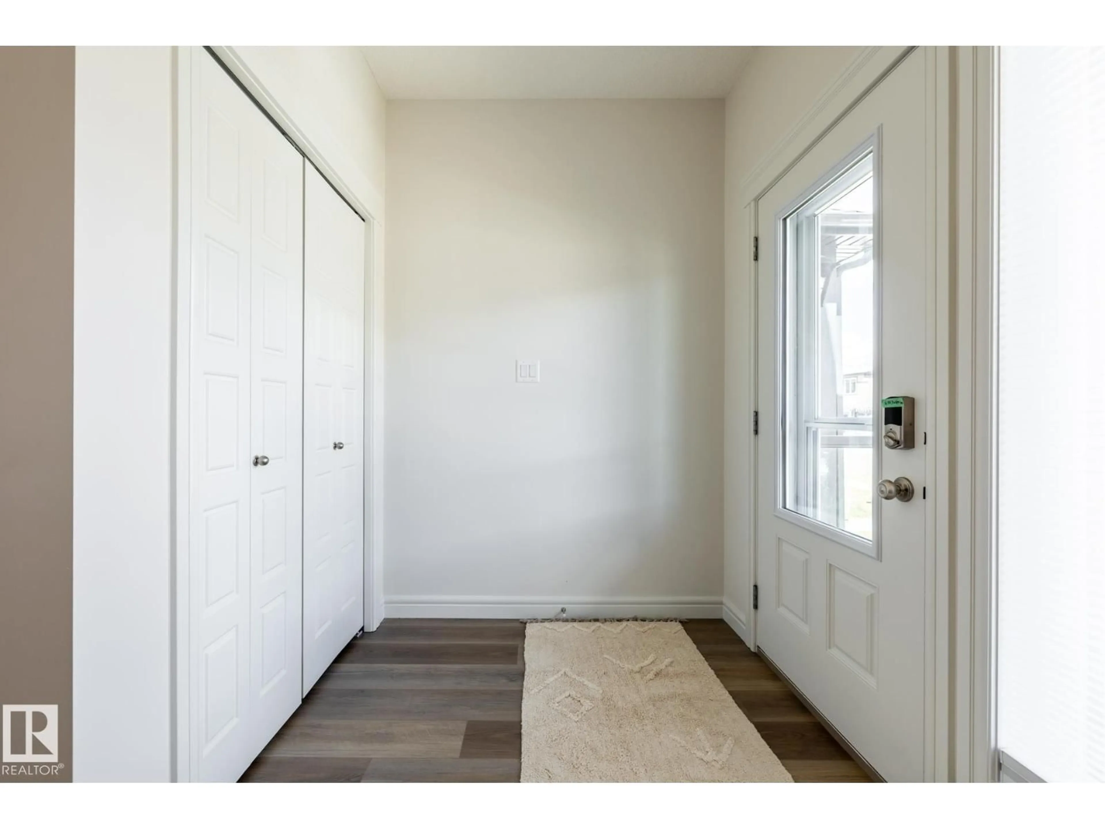Indoor entryway for 1943 GRAYDON HILL GREEN GR SW, Edmonton Alberta T6W4C3