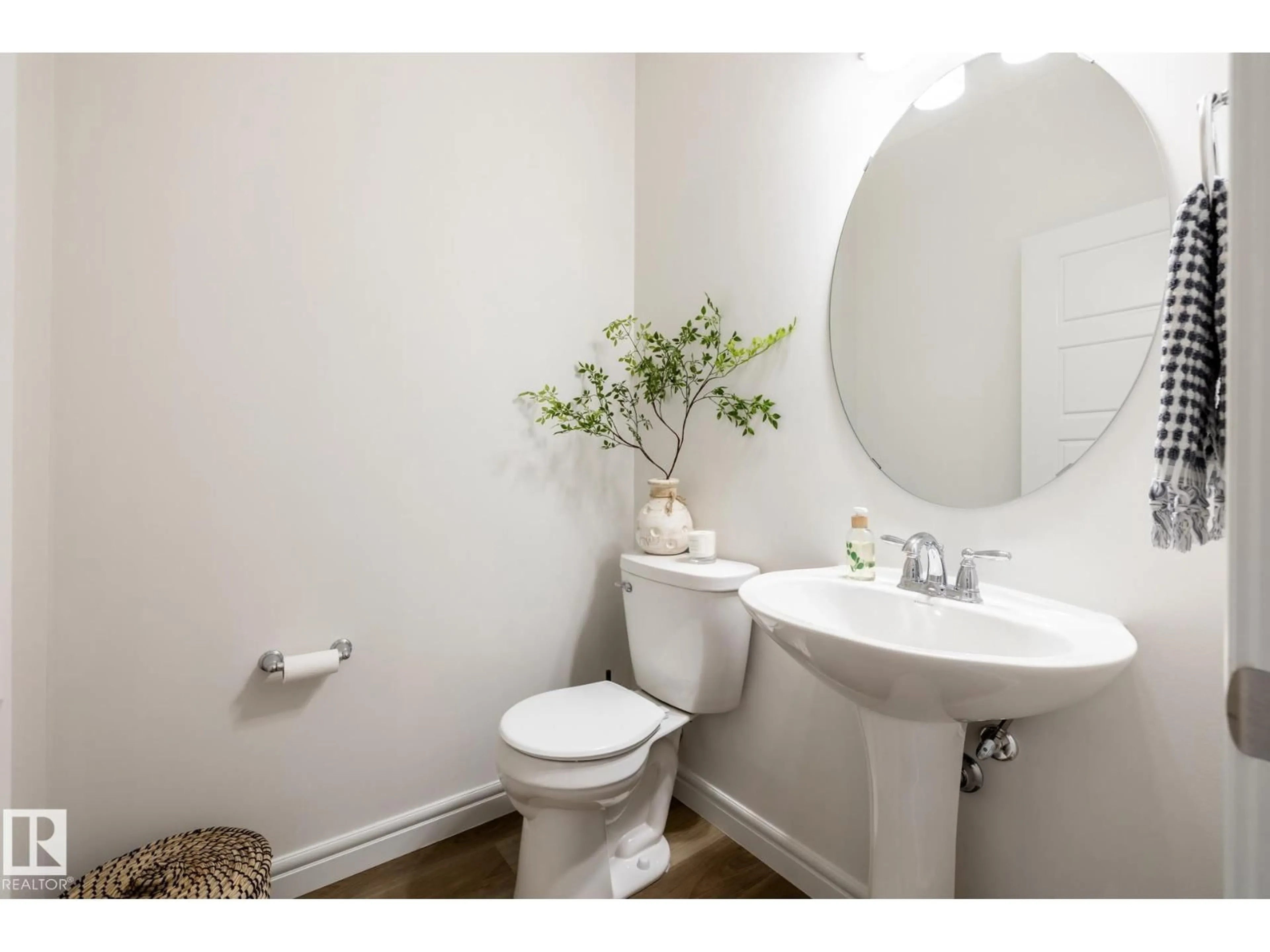 Standard bathroom, unknown for 1943 GRAYDON HILL GREEN GR SW, Edmonton Alberta T6W4C3