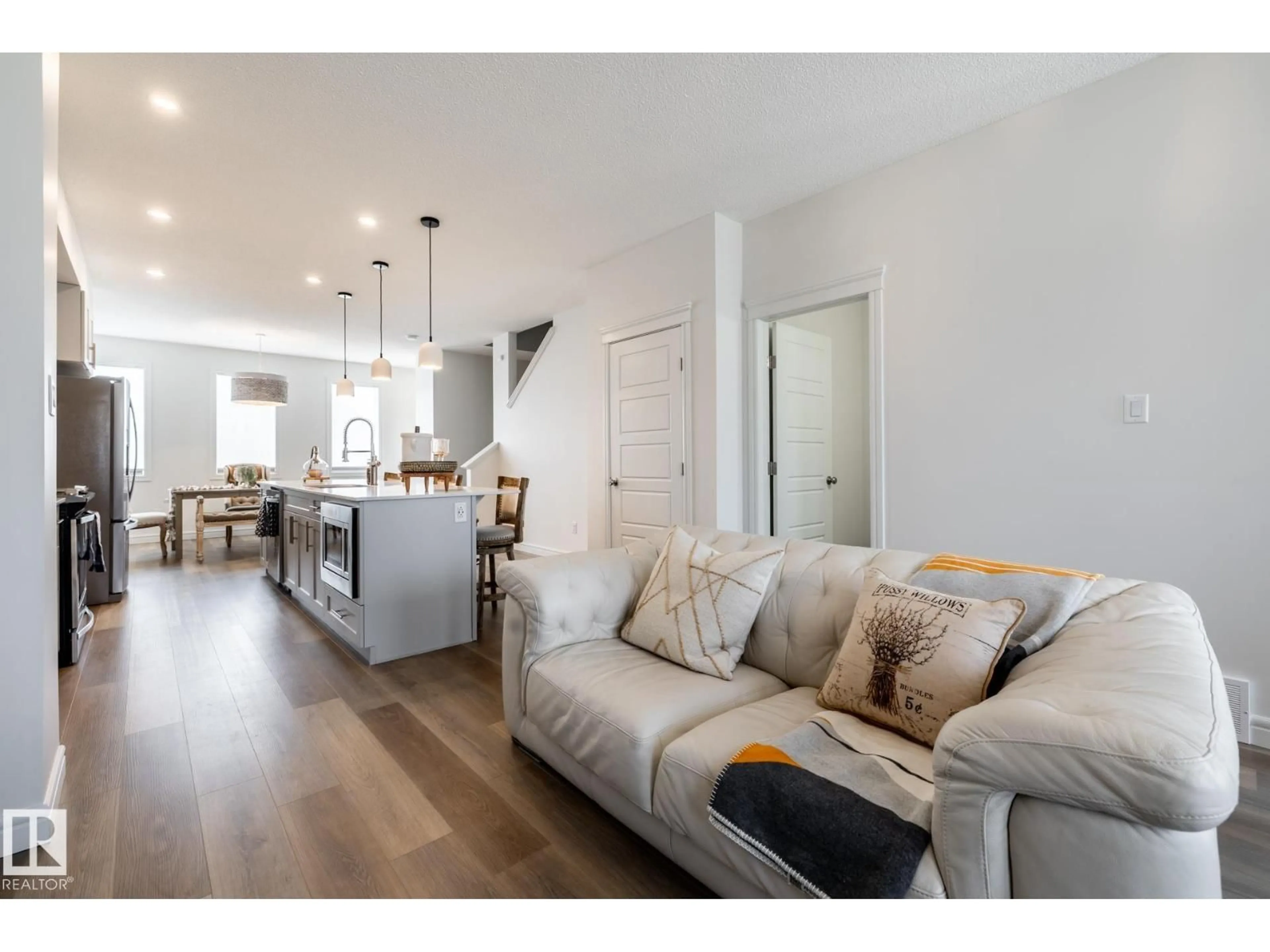 Open concept kitchen, unknown for 1943 GRAYDON HILL GREEN GR SW, Edmonton Alberta T6W4C3