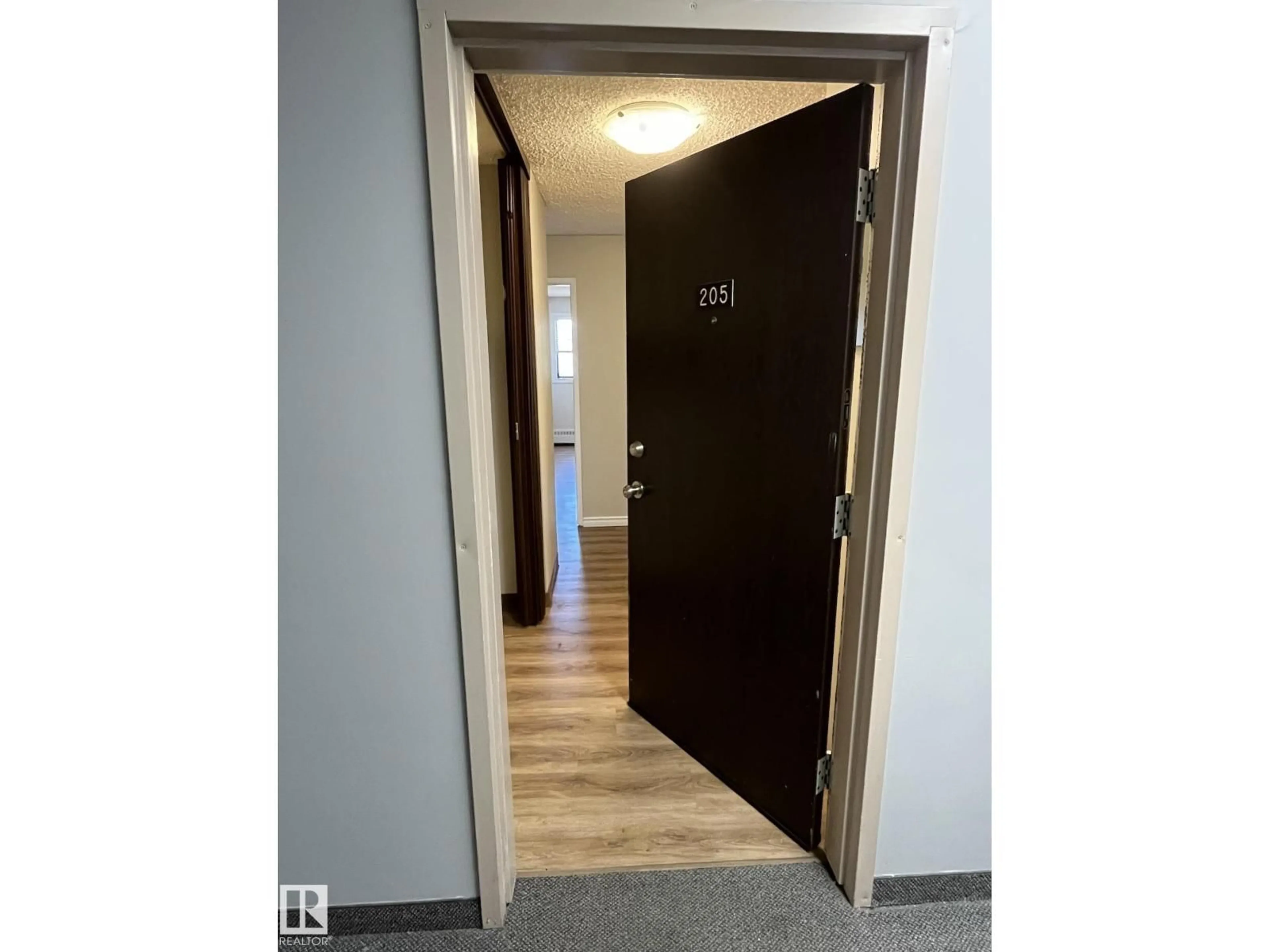 Indoor foyer for 205 BROWN ST, Stony Plain Alberta T7Z1P2