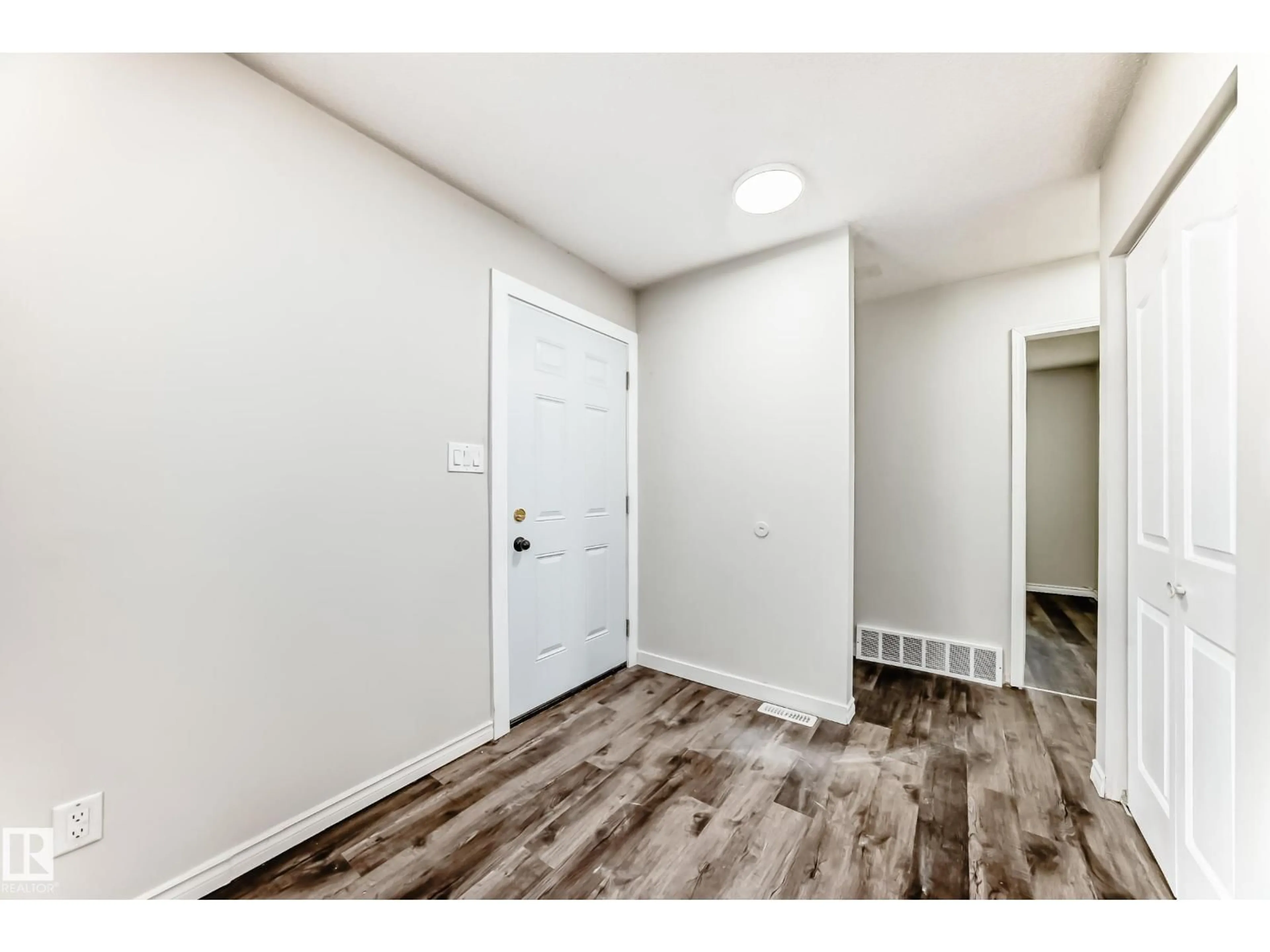 Indoor entryway for 8615 42A AV, Edmonton Alberta T6K1E6