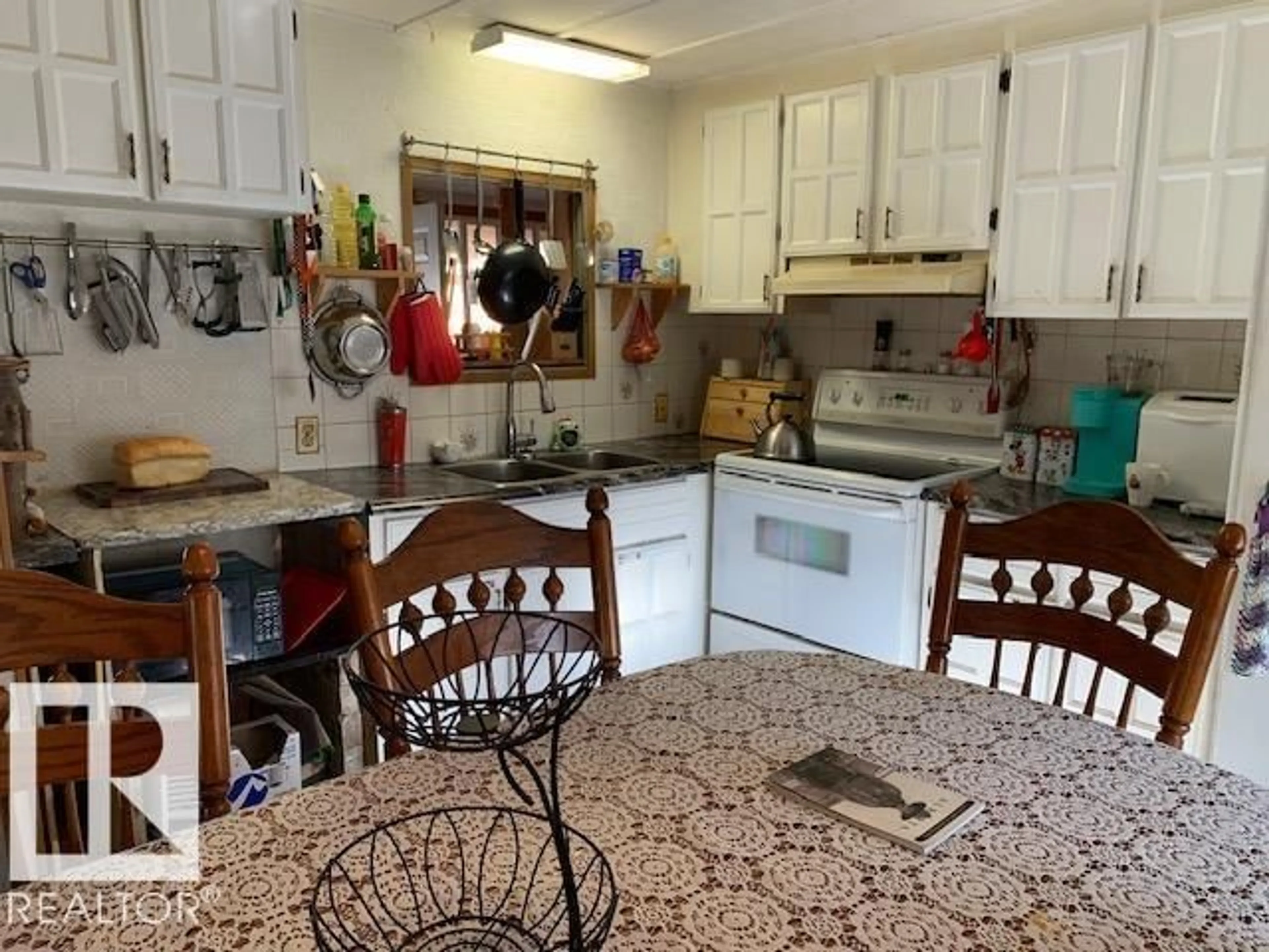 Standard kitchen, unknown for 333 JUNIPER PL, Edmonton Alberta T5Y4M2
