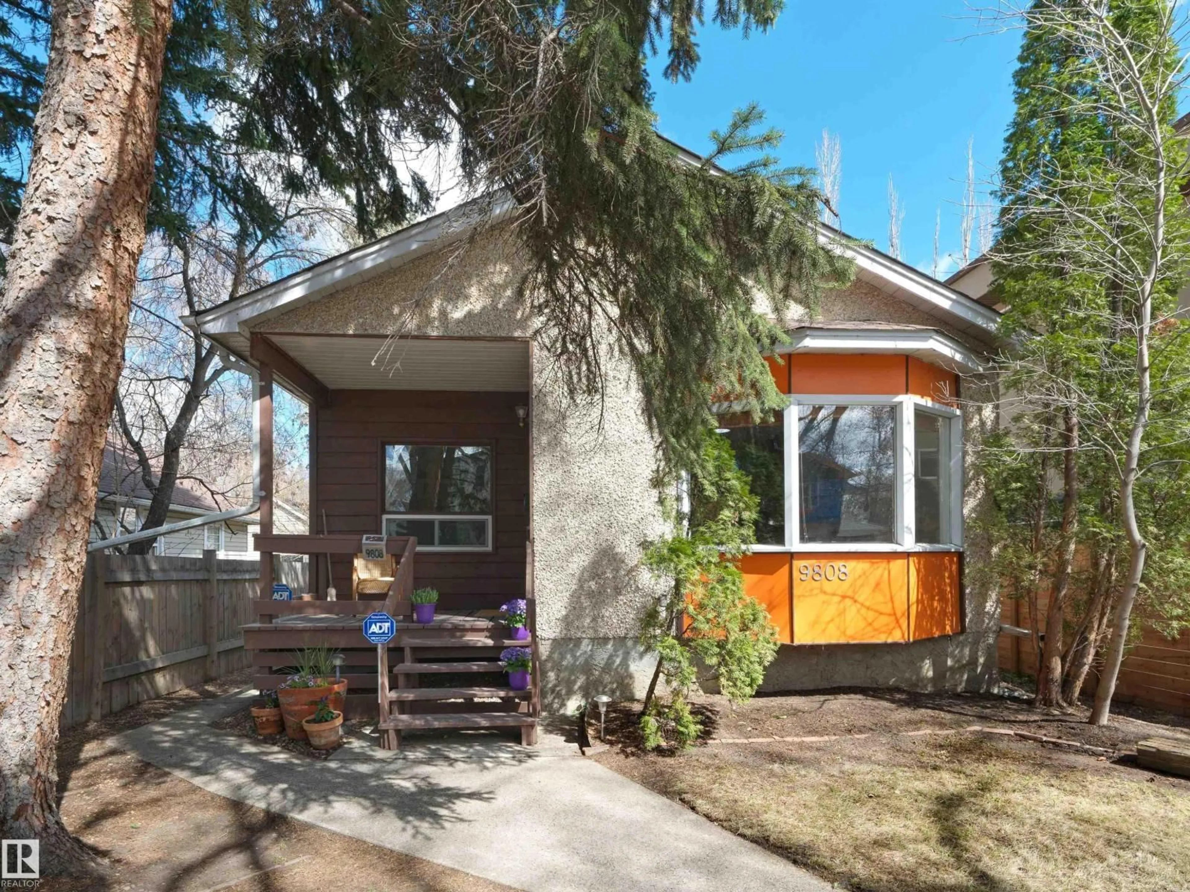 Unknown for NW - 9808 90 AV, Edmonton Alberta T6E2T1