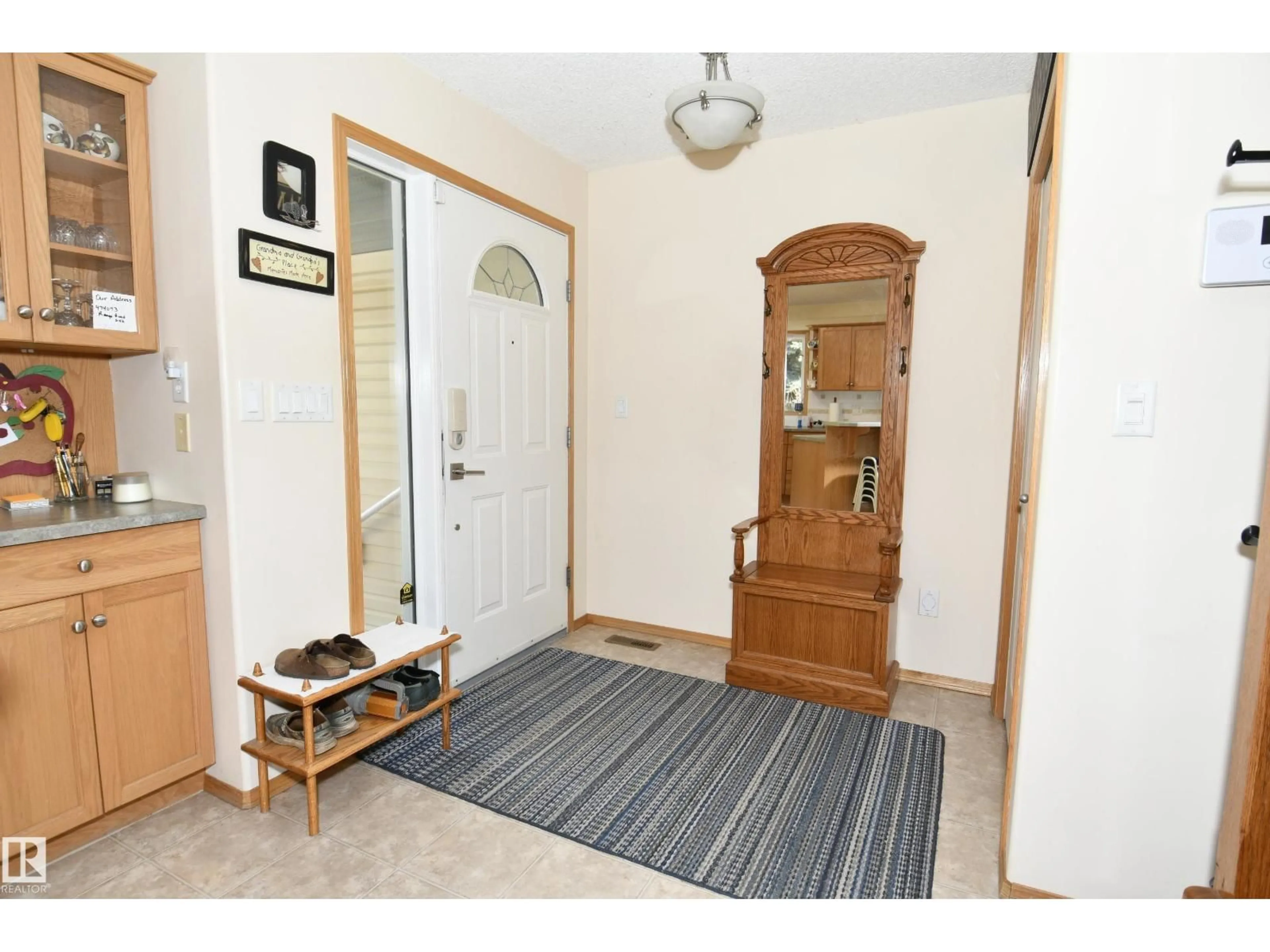 Indoor entryway for 474073 RGE ROAD 242, Rural Wetaskiwin County Alberta T0C1Z0