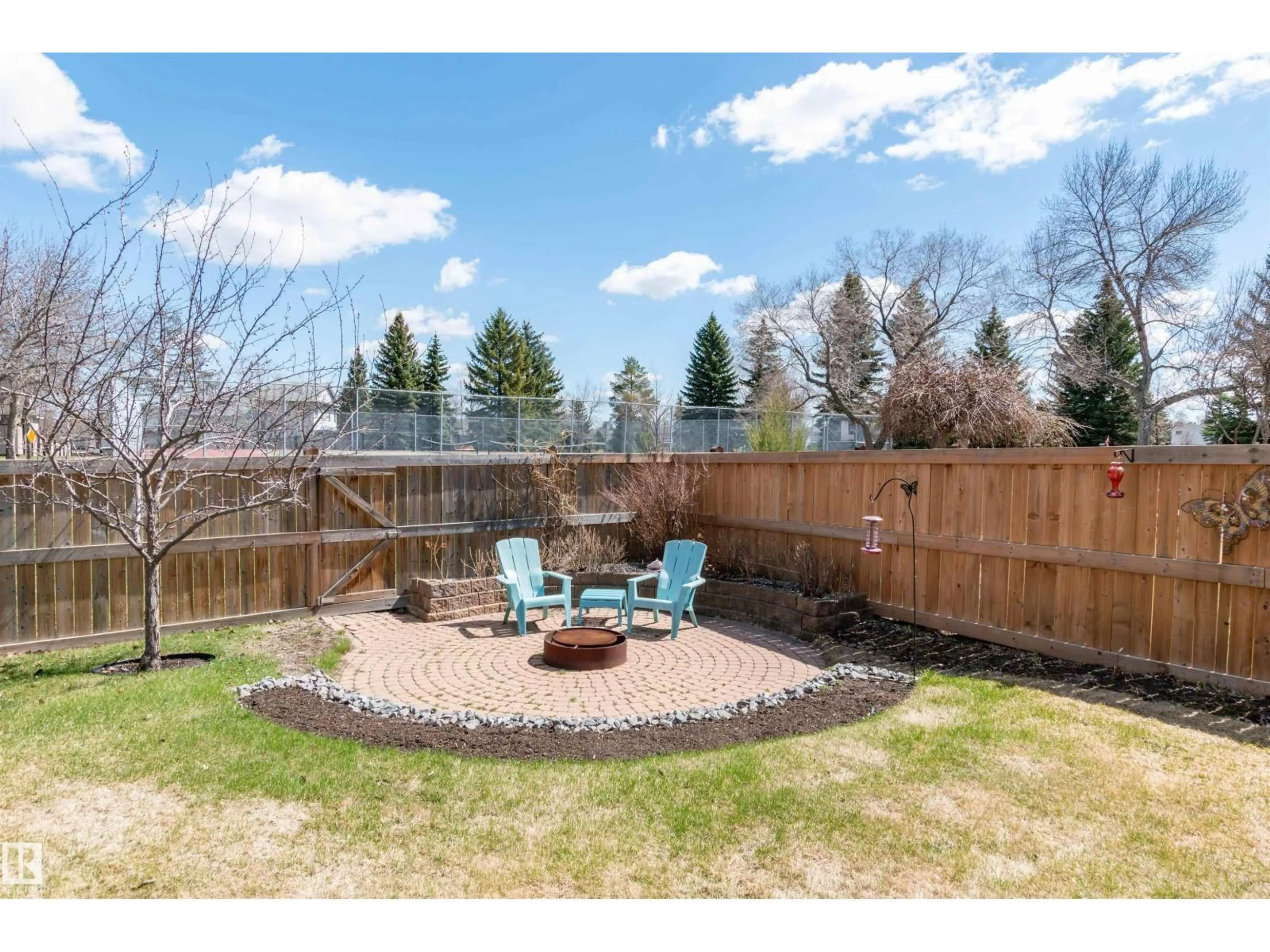 Patio, unknown for 687 MEADOWVIEW DR, Sherwood Park Alberta T8H1W4