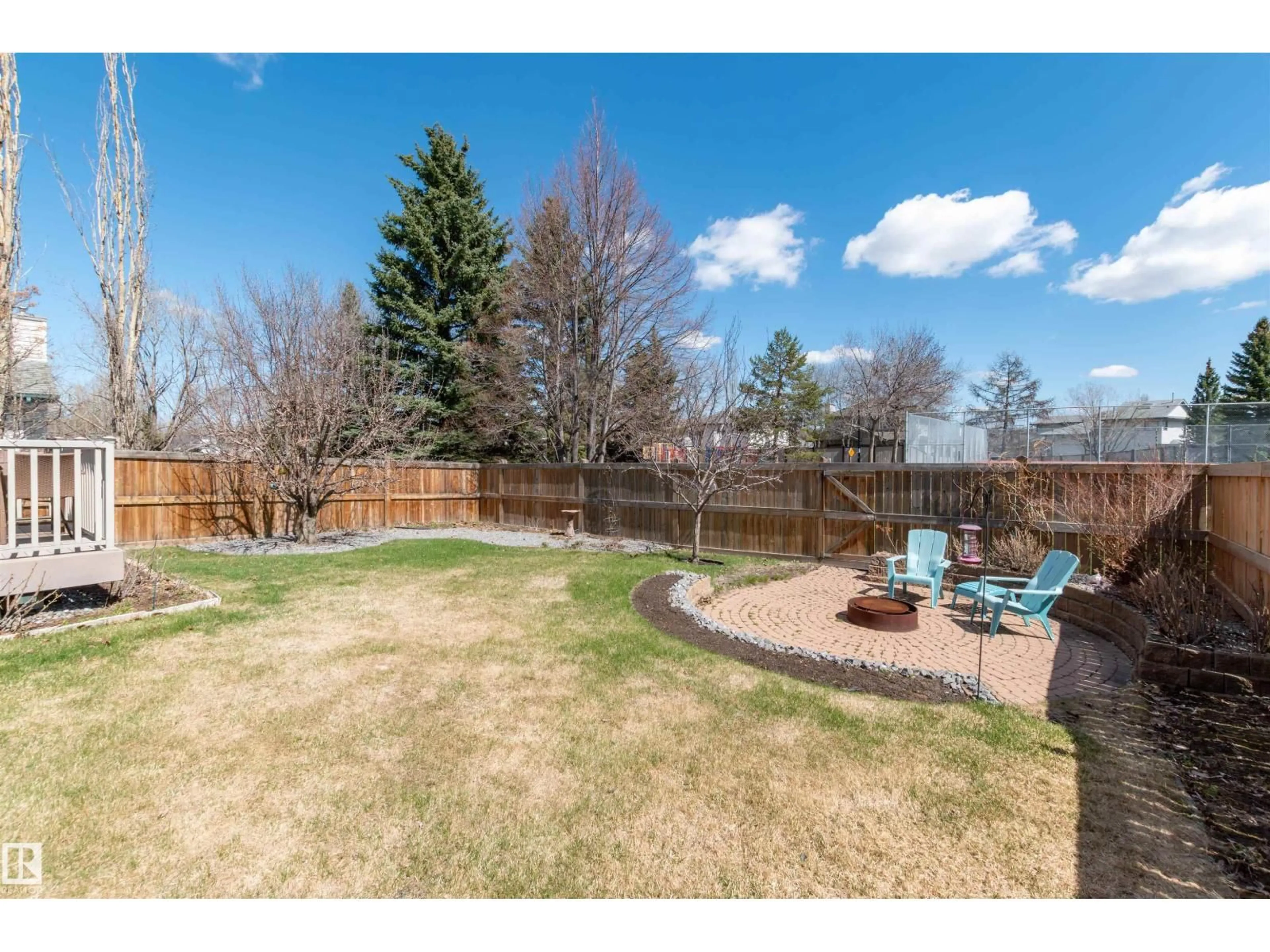 Patio, unknown for 687 MEADOWVIEW DR, Sherwood Park Alberta T8H1W4