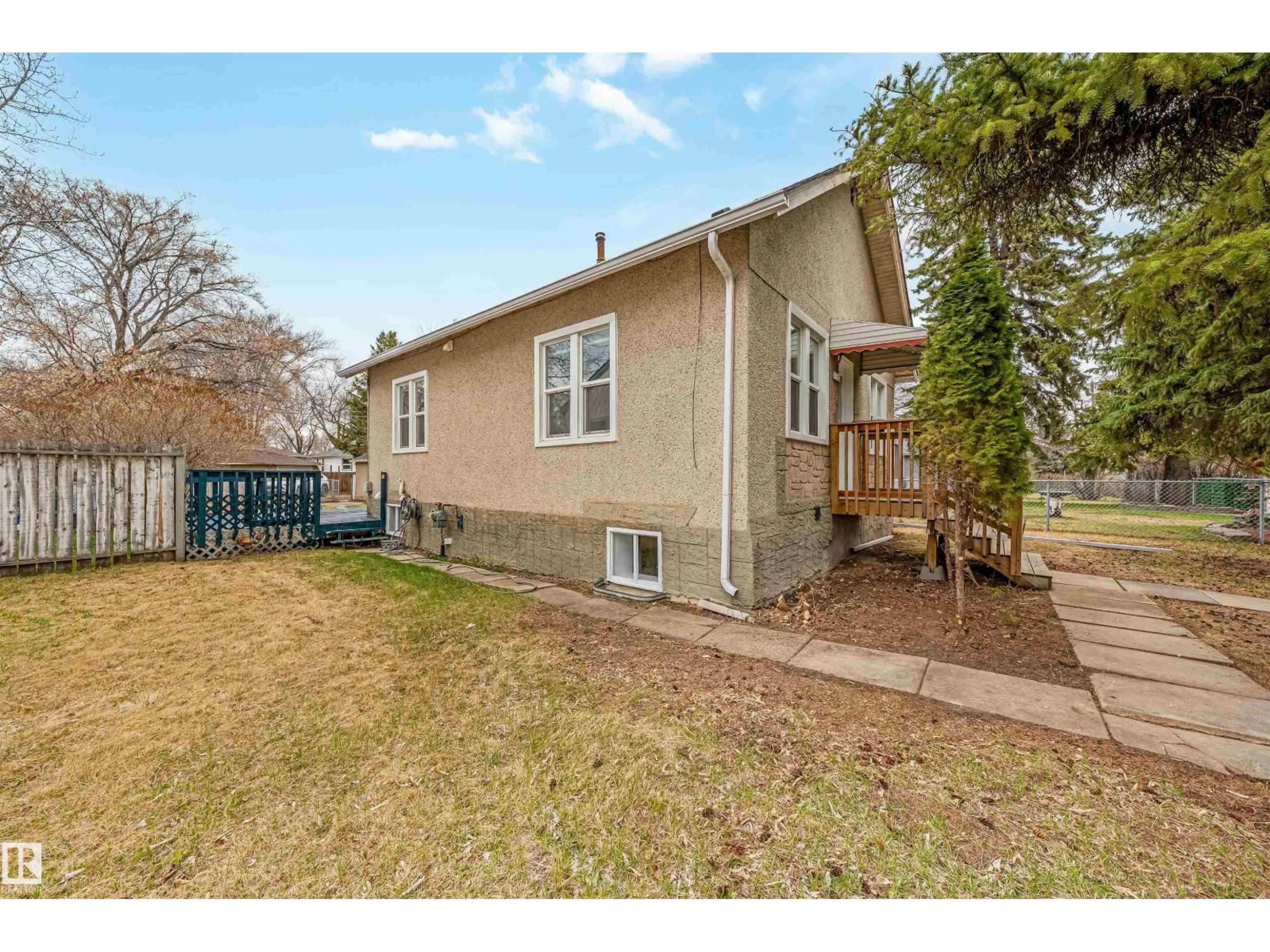 Unknown for NW - 11828 50 ST, Edmonton Alberta T5W3B9