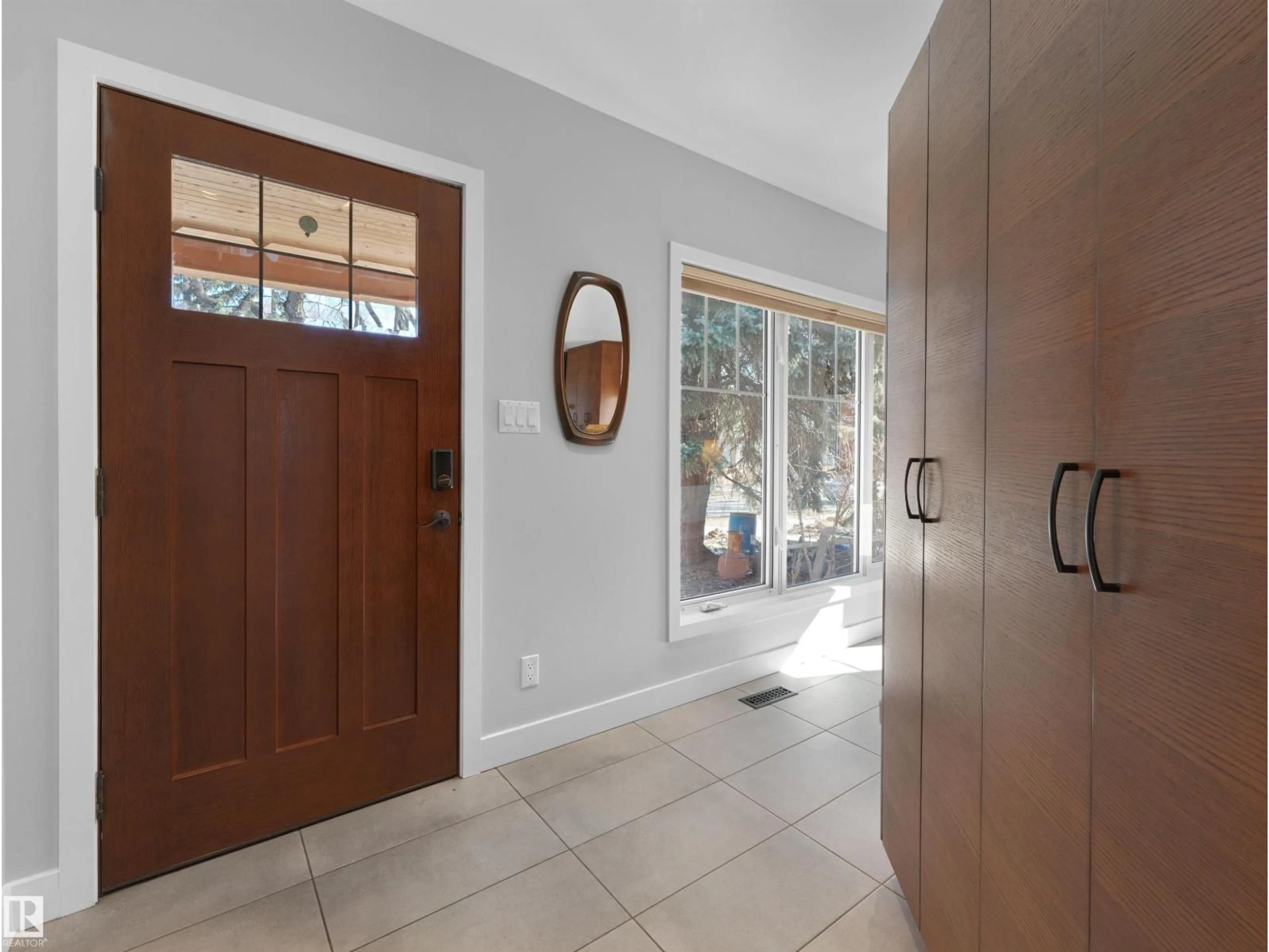 Indoor entryway for 9815 90 AV, Edmonton Alberta T6E2T2