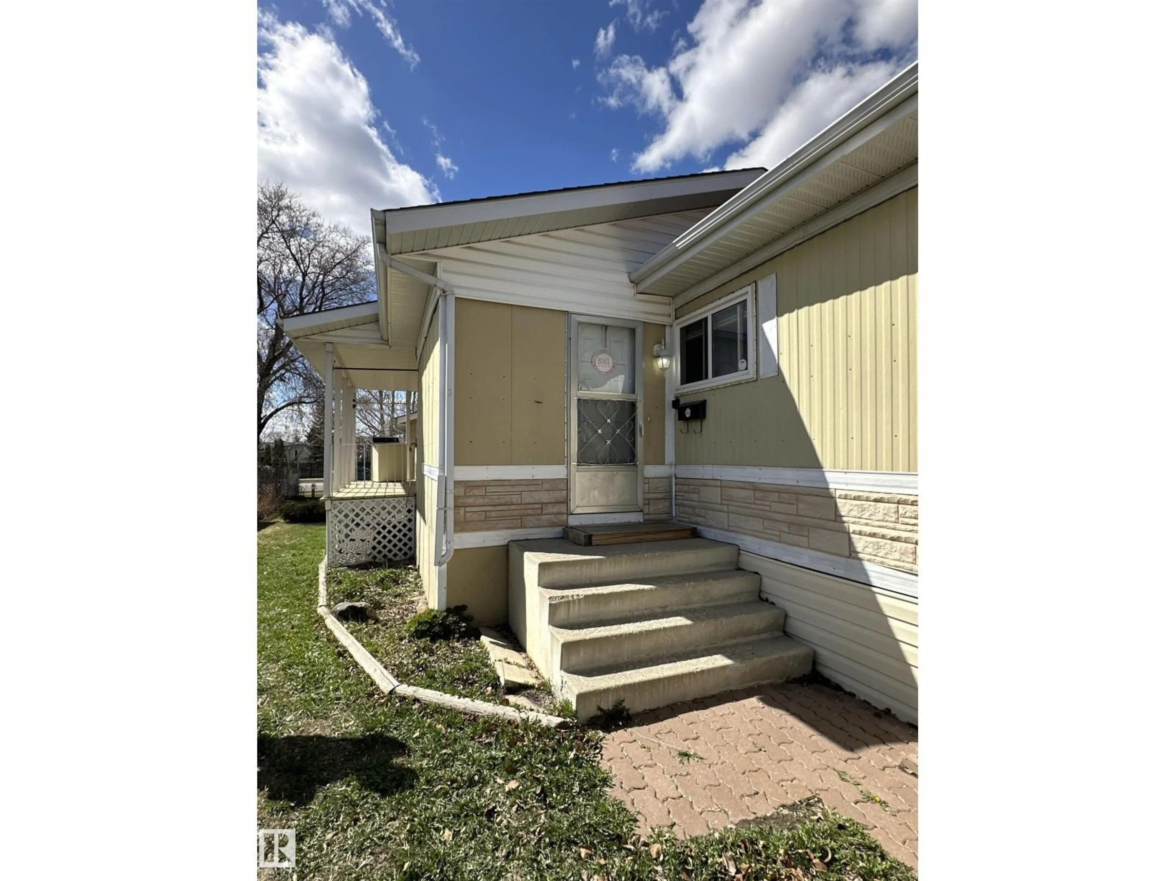 Home with vinyl exterior material, street for 192 LEE RIDGE RD, Edmonton Alberta T6K0M9
