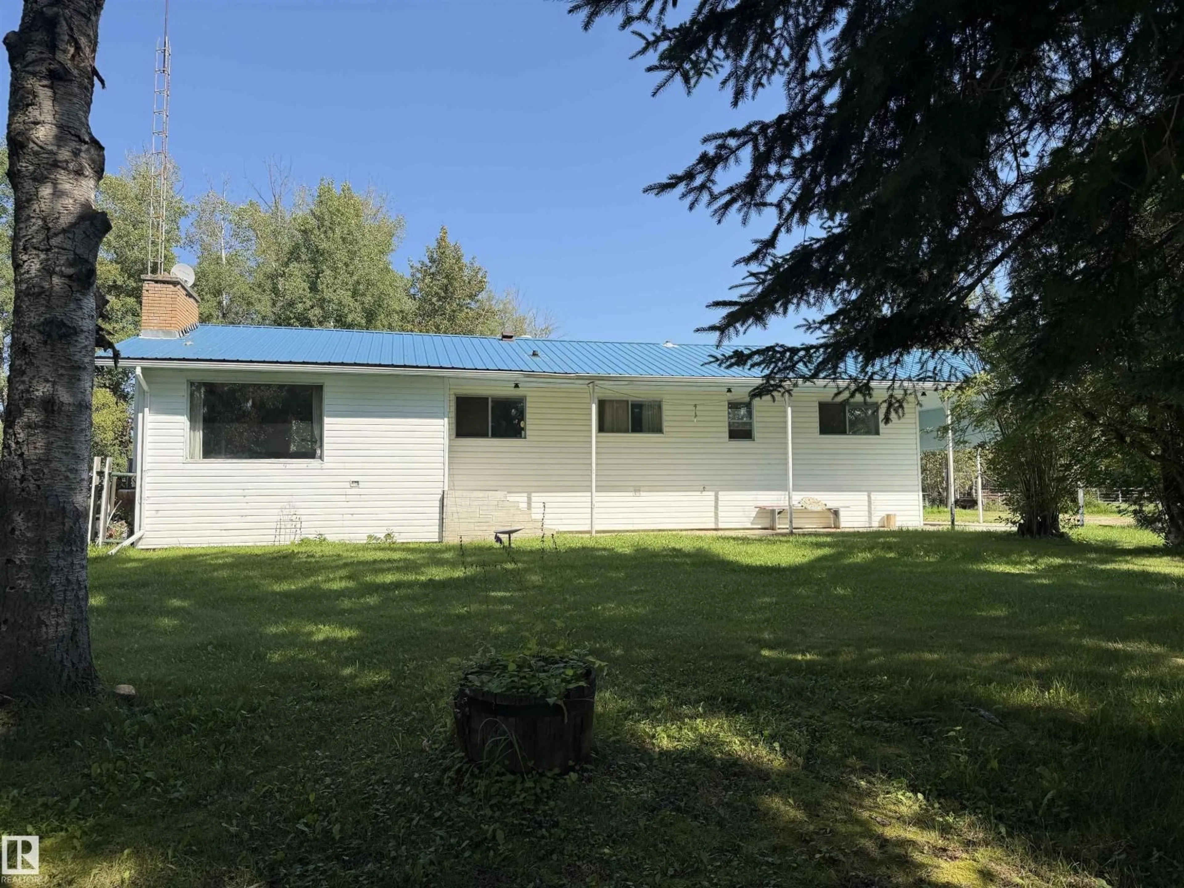 A pic from outside/outdoor area/front of a property/back of a property/a pic from drone, building for 8118 HWY 620, Rural Brazeau County Alberta T7A2A1