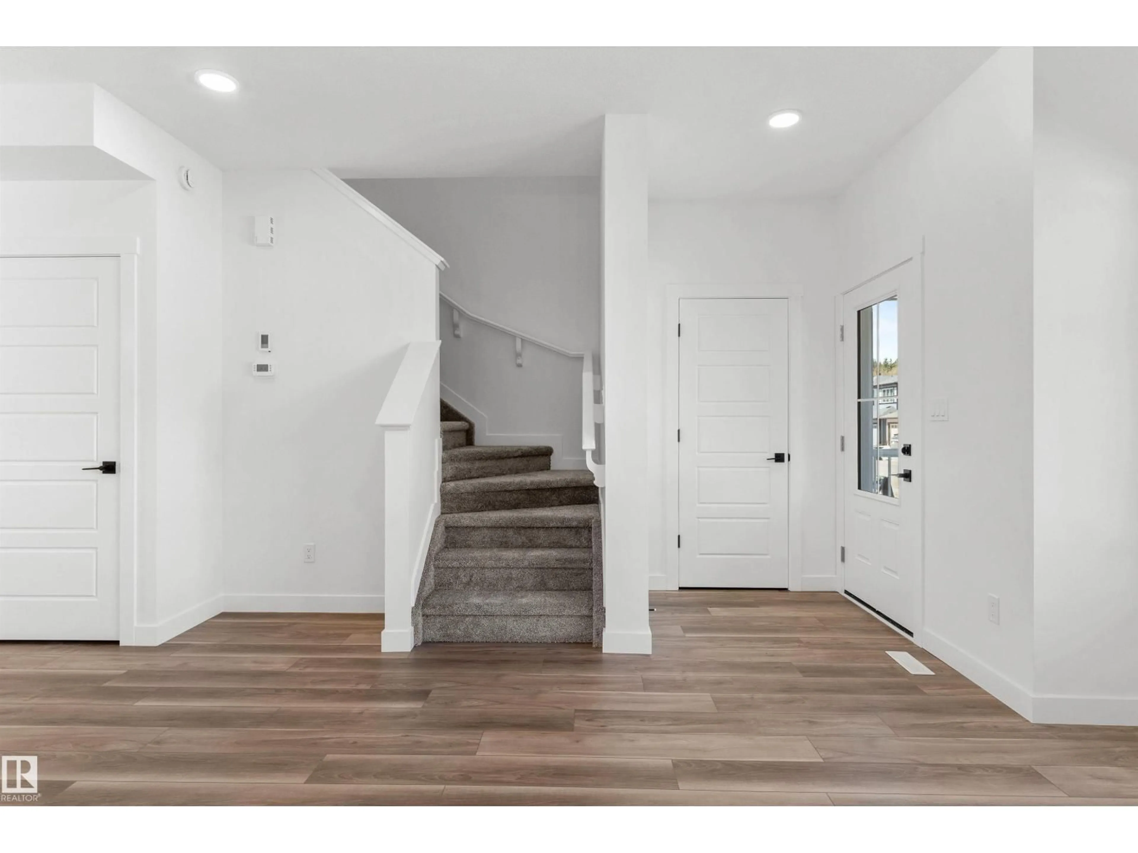 Indoor entryway for 20619 43 AV, Edmonton Alberta T6M3E3