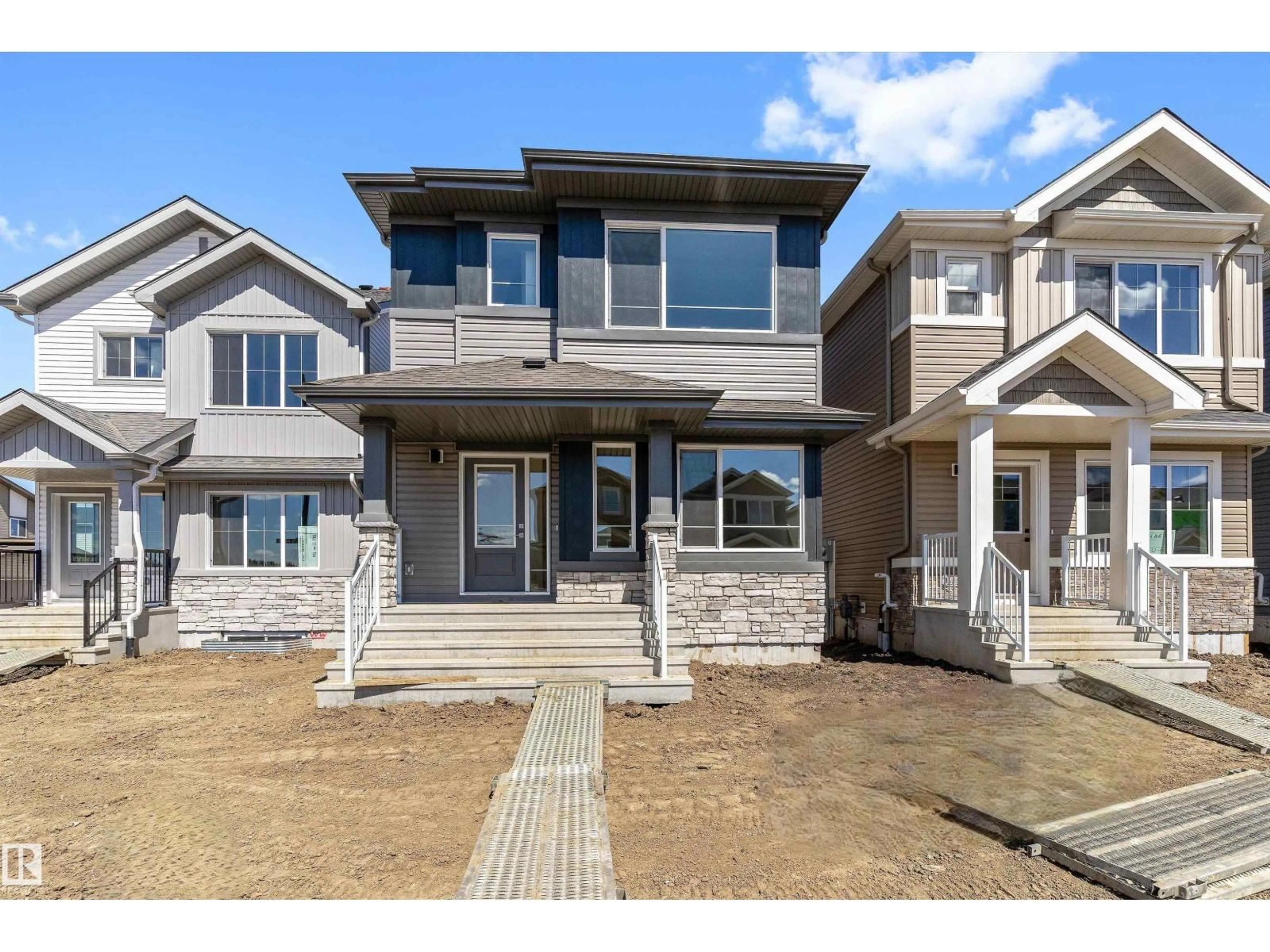 Home with vinyl exterior material, street for 1056 14 AV, Edmonton Alberta T6T2W7