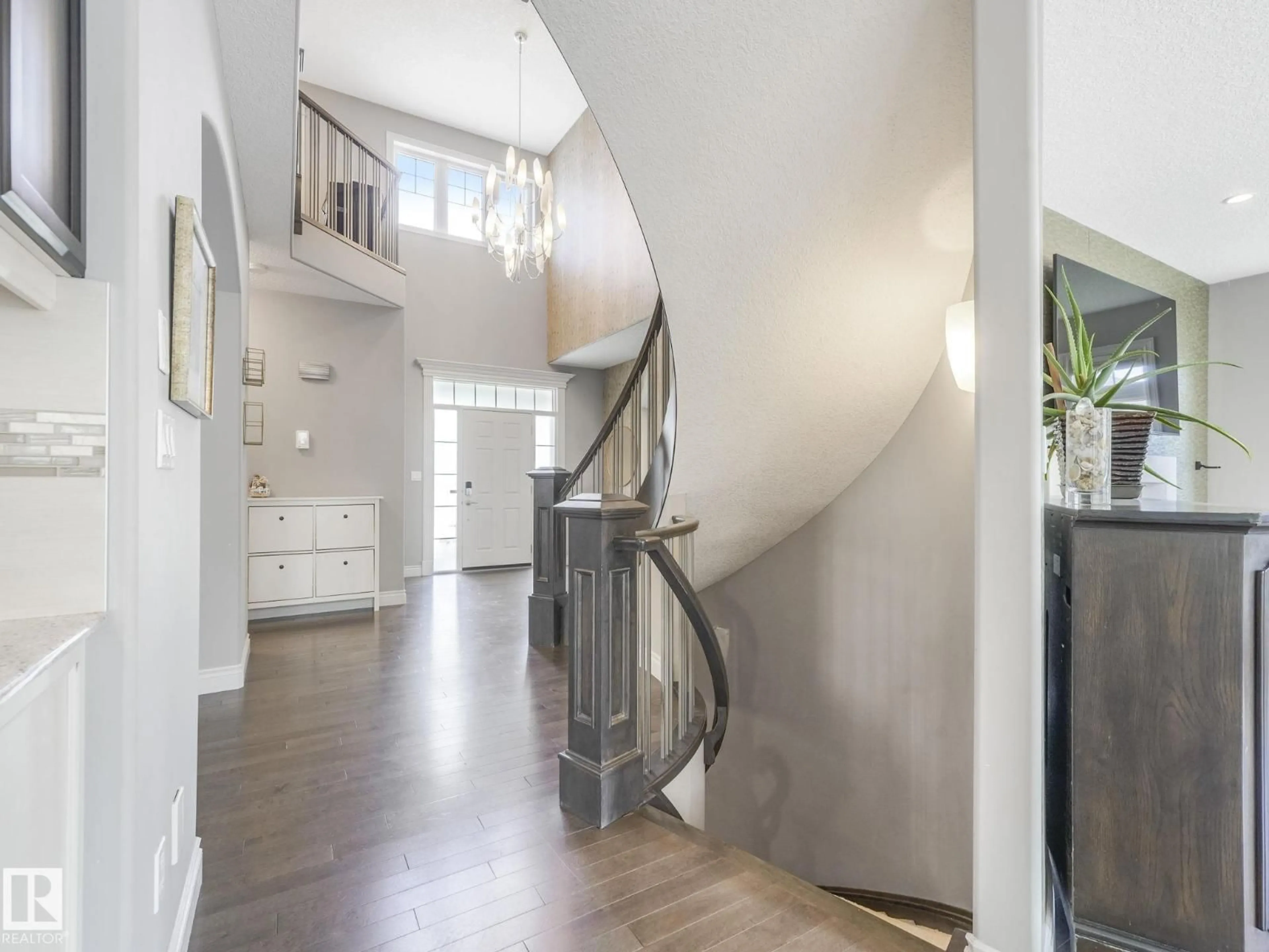 Indoor foyer for SW - 932 SUMMERSIDE LI, Edmonton Alberta T6X1B2