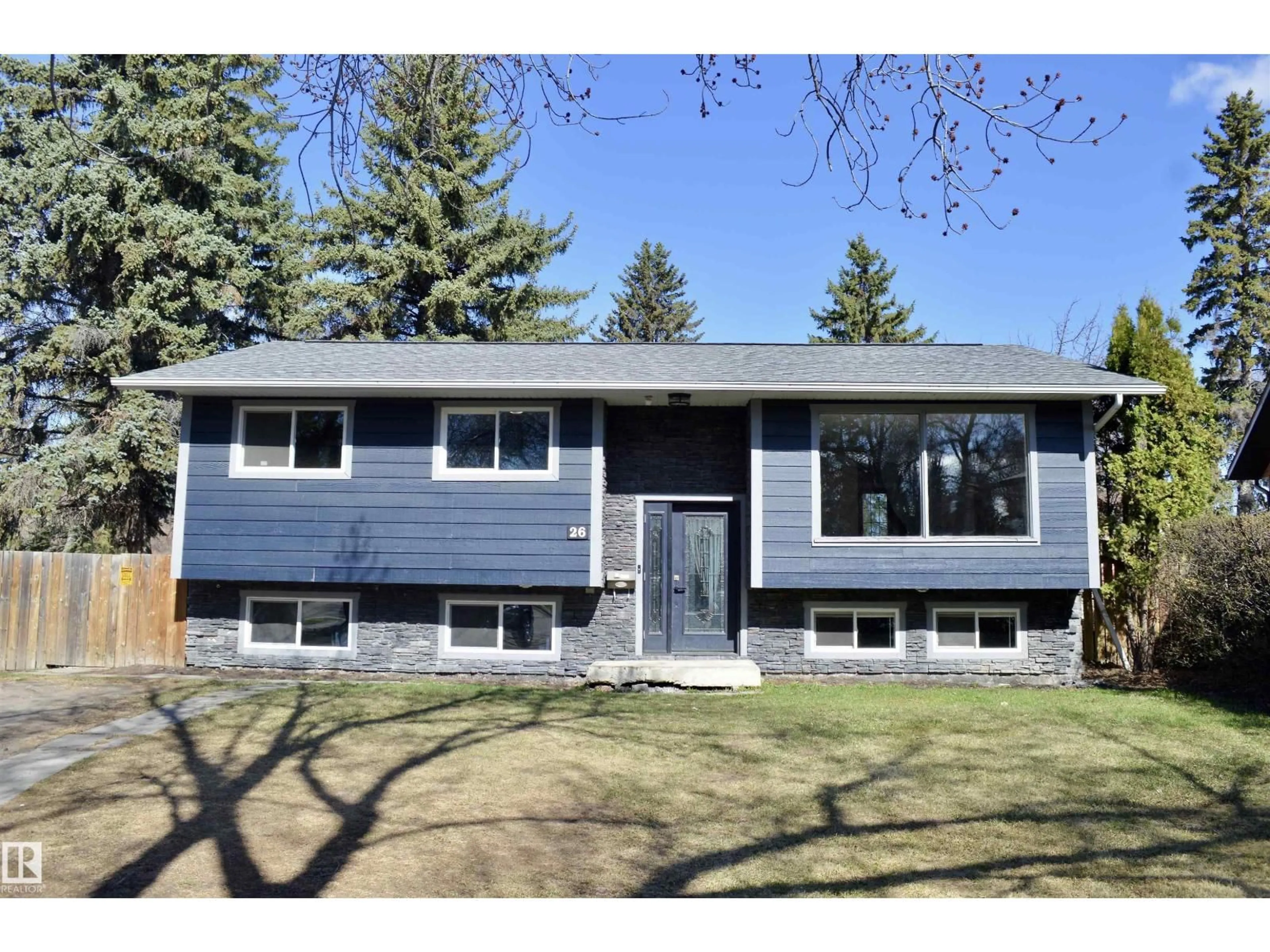 Home with vinyl exterior material, street for 26 GREENWOOD WY, Sherwood Park Alberta T8A0J5