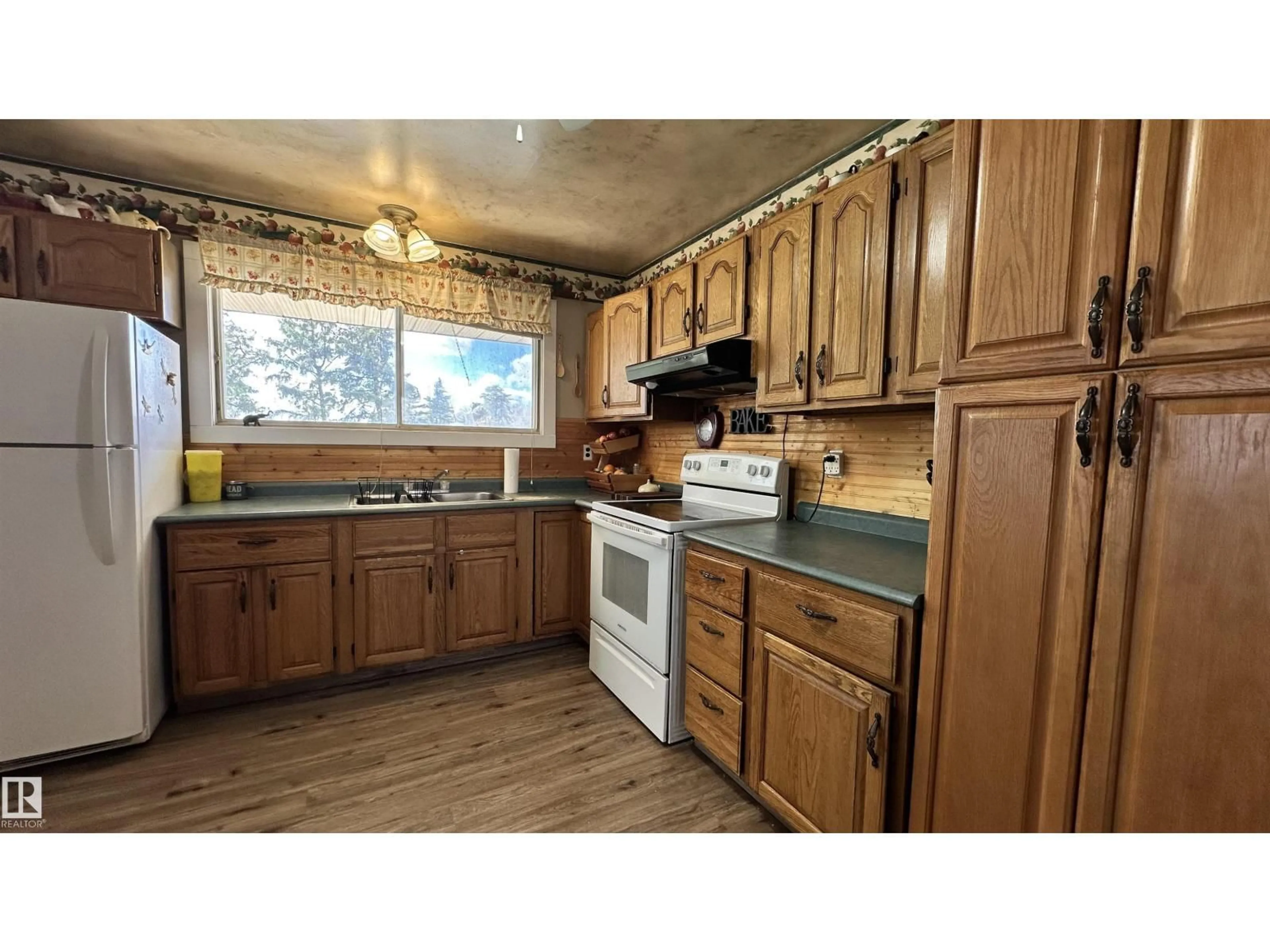 Standard kitchen, wood/laminate floor for 563069 RG RD 181, Rural Lamont County Alberta T0B4B0