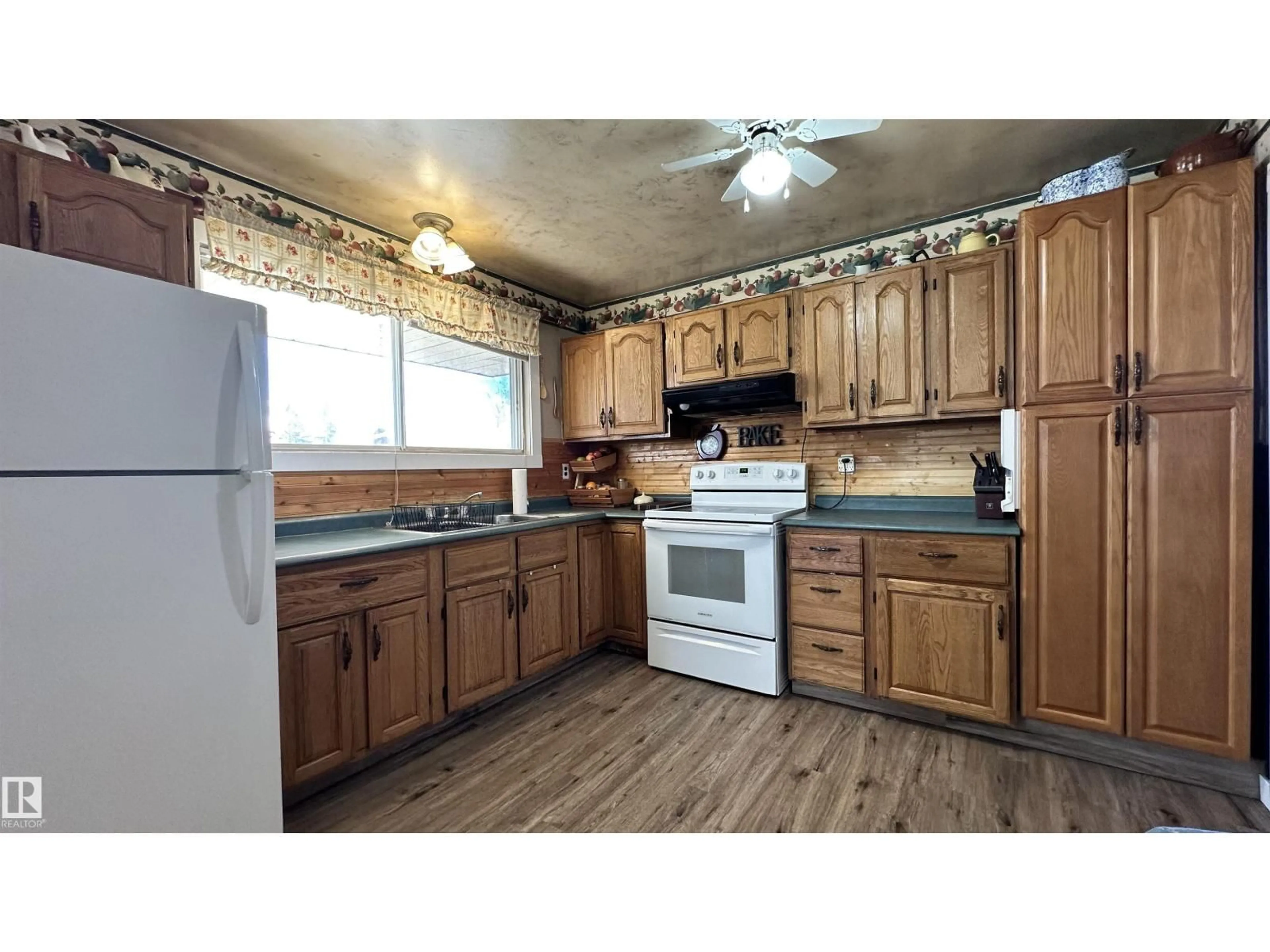 Standard kitchen, unknown for 563069 RG RD 181, Rural Lamont County Alberta T0B4B0