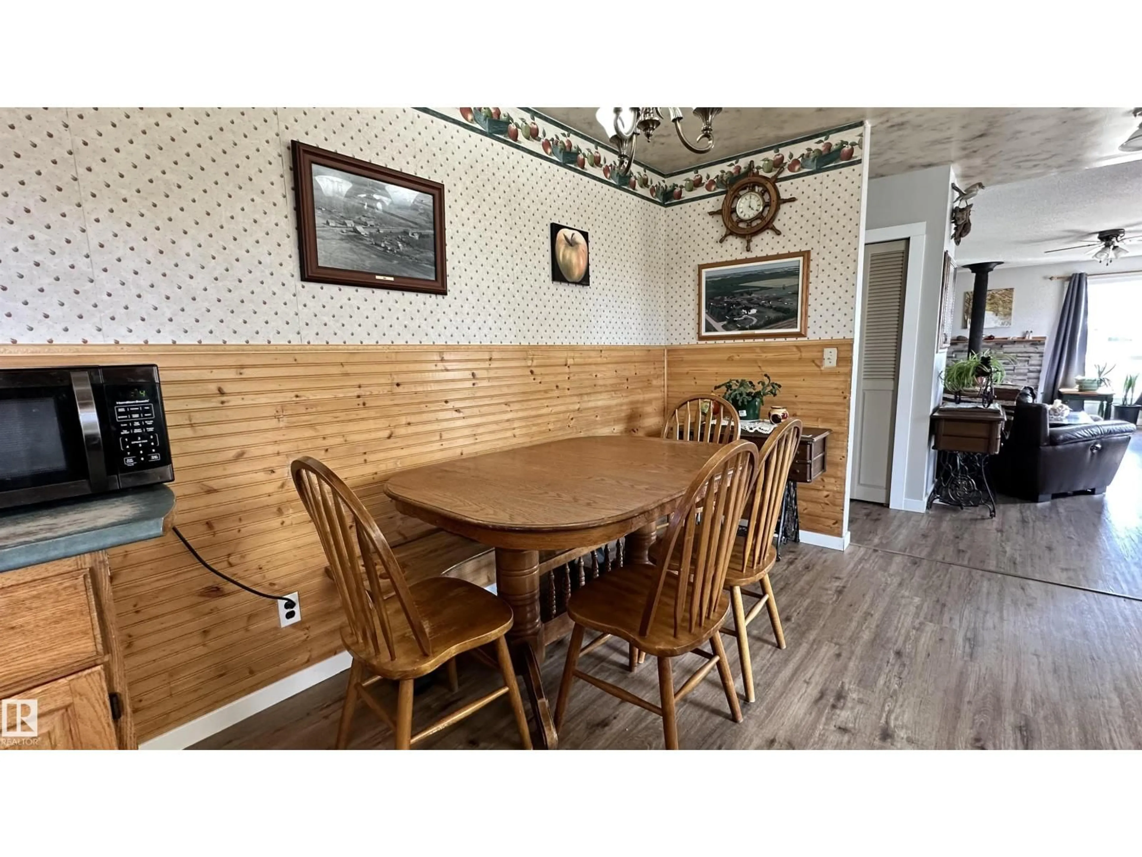Dining room, wood/laminate floor for 563069 RG RD 181, Rural Lamont County Alberta T0B4B0
