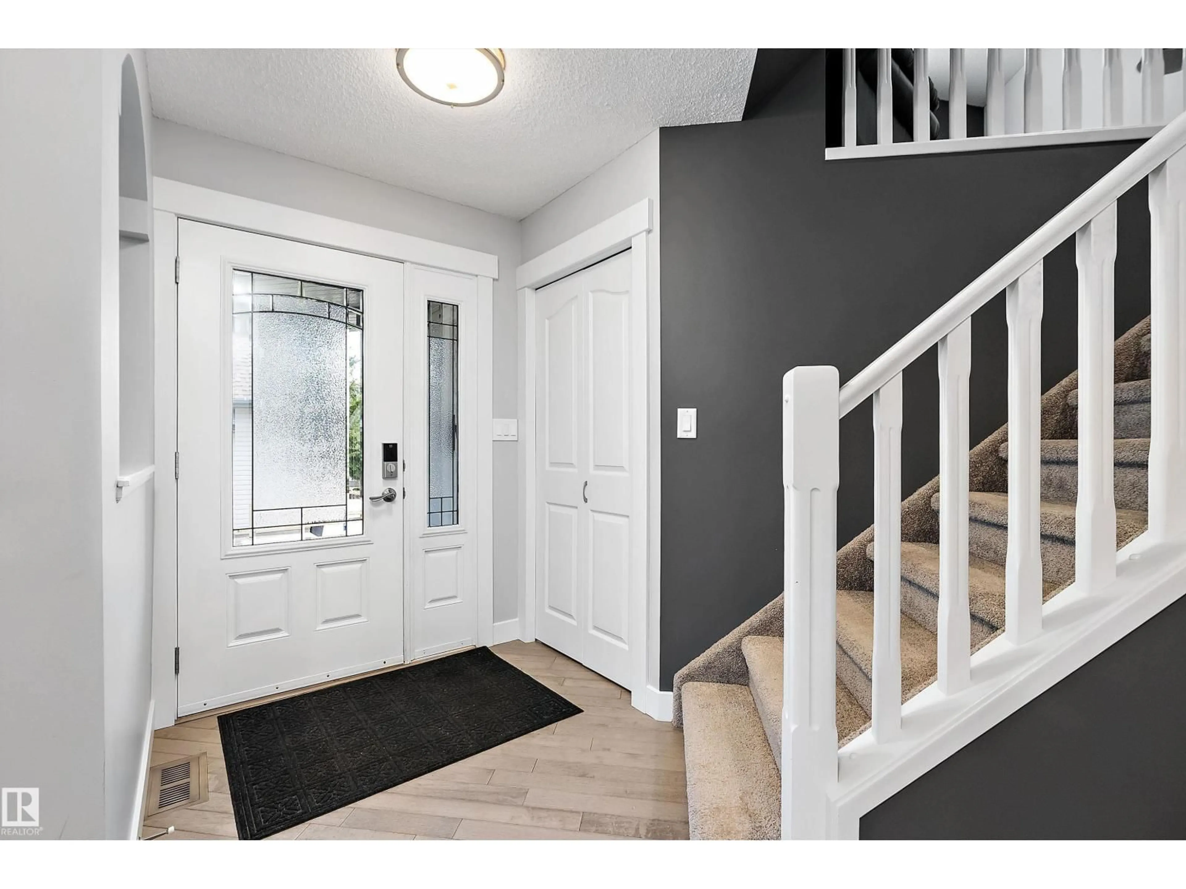 Indoor entryway for NW - 1223 117 ST, Edmonton Alberta T6J7E5