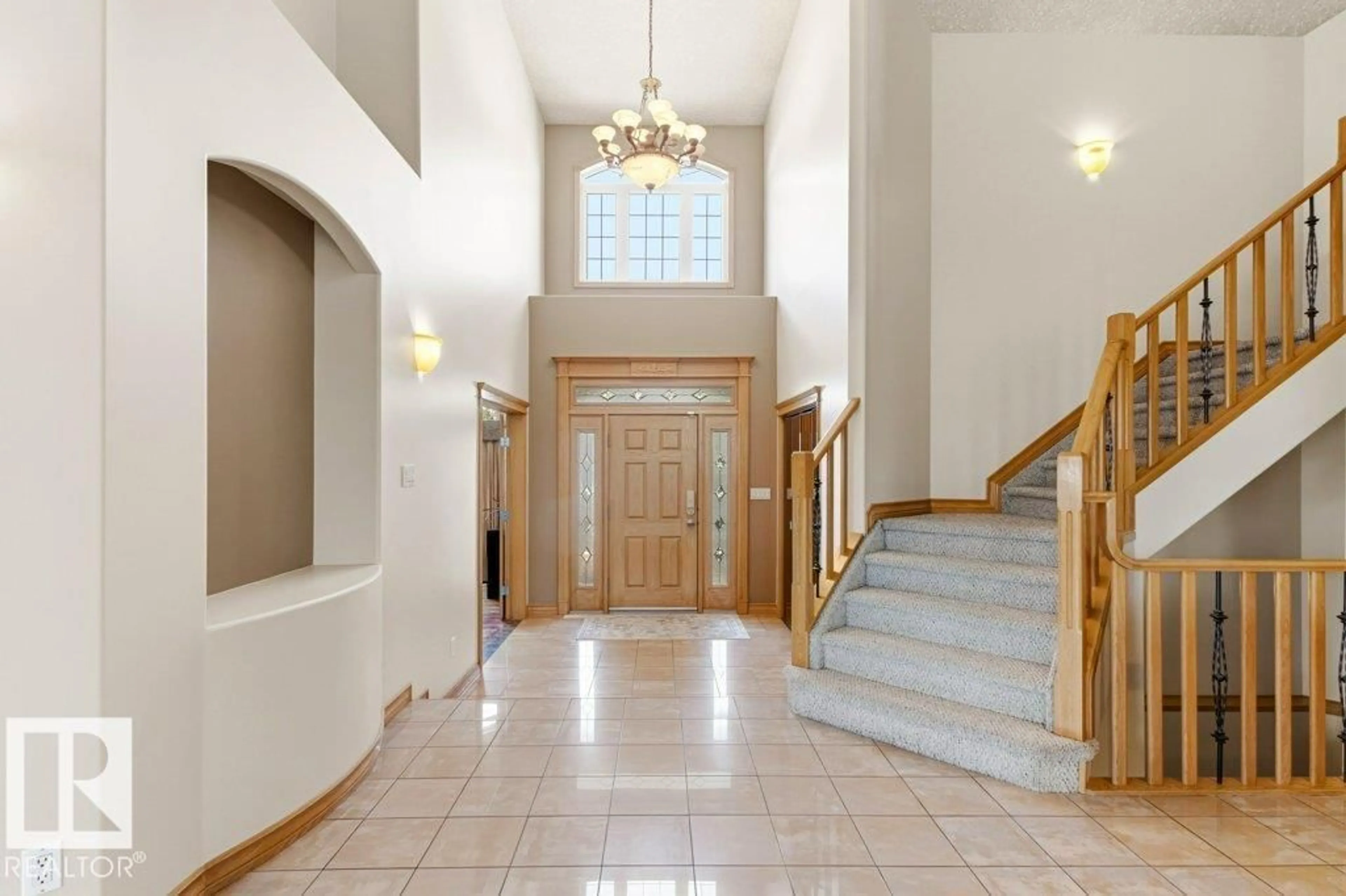 Indoor foyer for 244 WOLF WILLOW RD, Edmonton Alberta T5T6N3