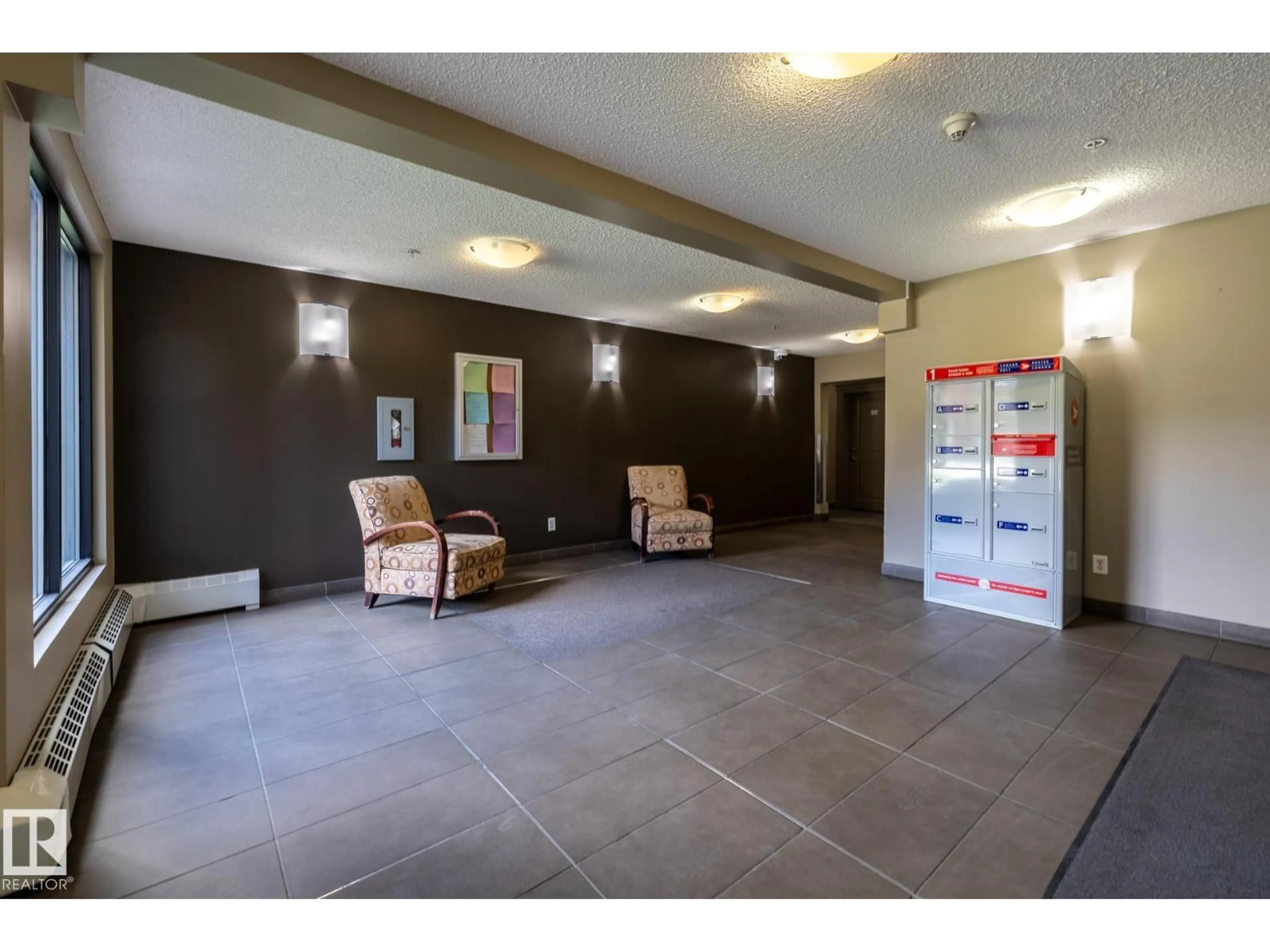Indoor foyer for #214 - 13907 136 ST, Edmonton Alberta T6V1Y4