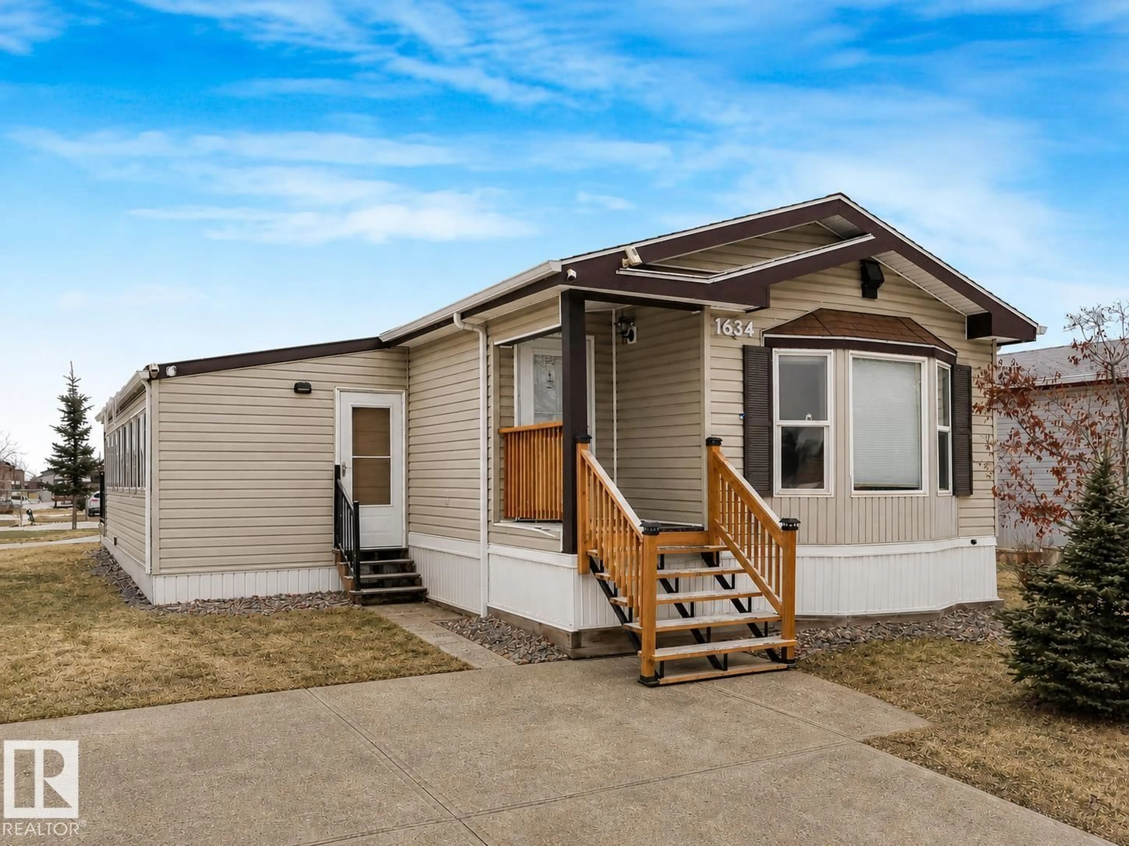 Home with vinyl exterior material, street for Maple Ridge MH PA NW - 1634 66 AVE, Edmonton Alberta T6P0A6