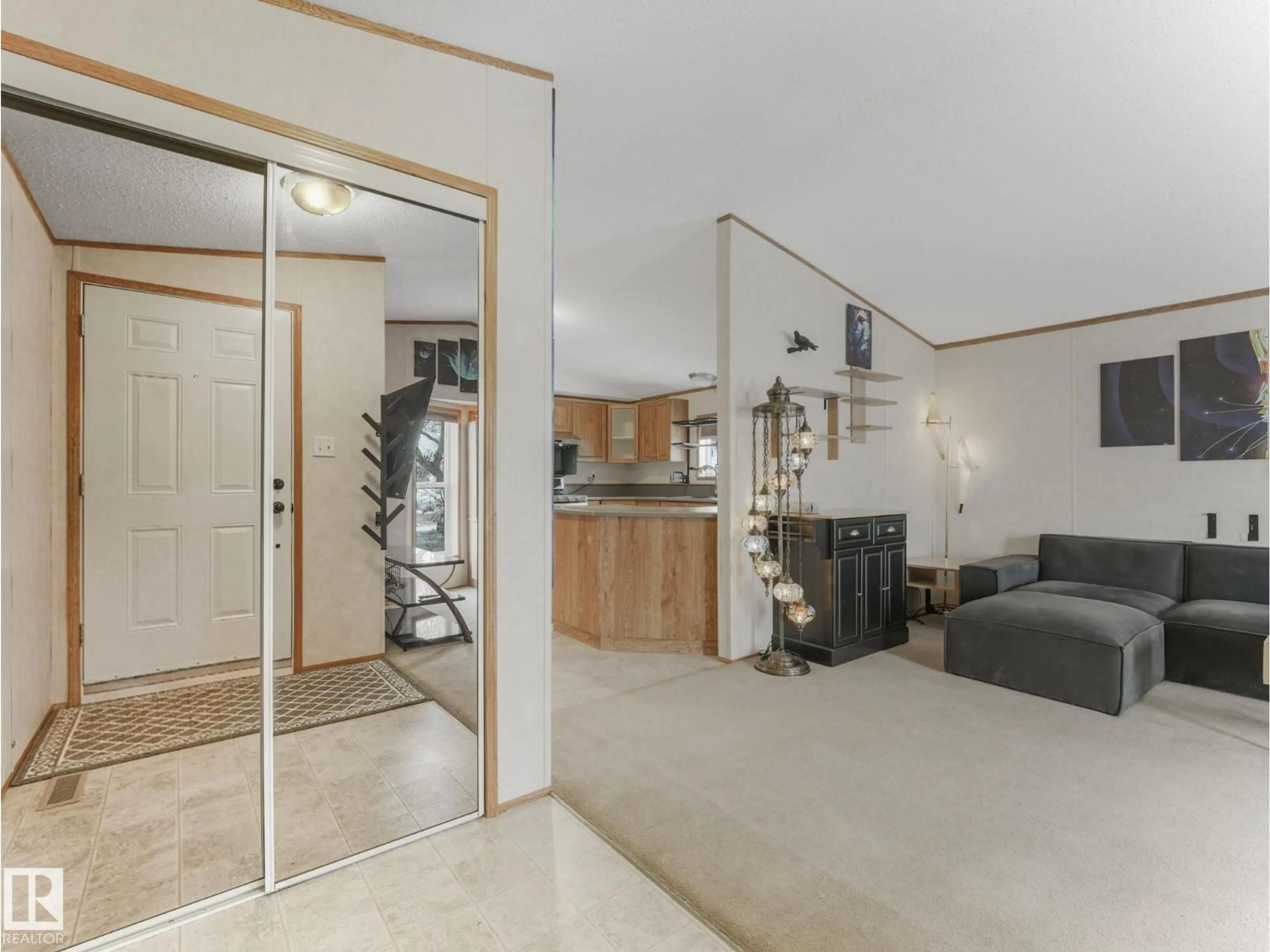 Indoor foyer for Maple Ridge MH PA NW - 1634 66 AVE, Edmonton Alberta T6P0A6