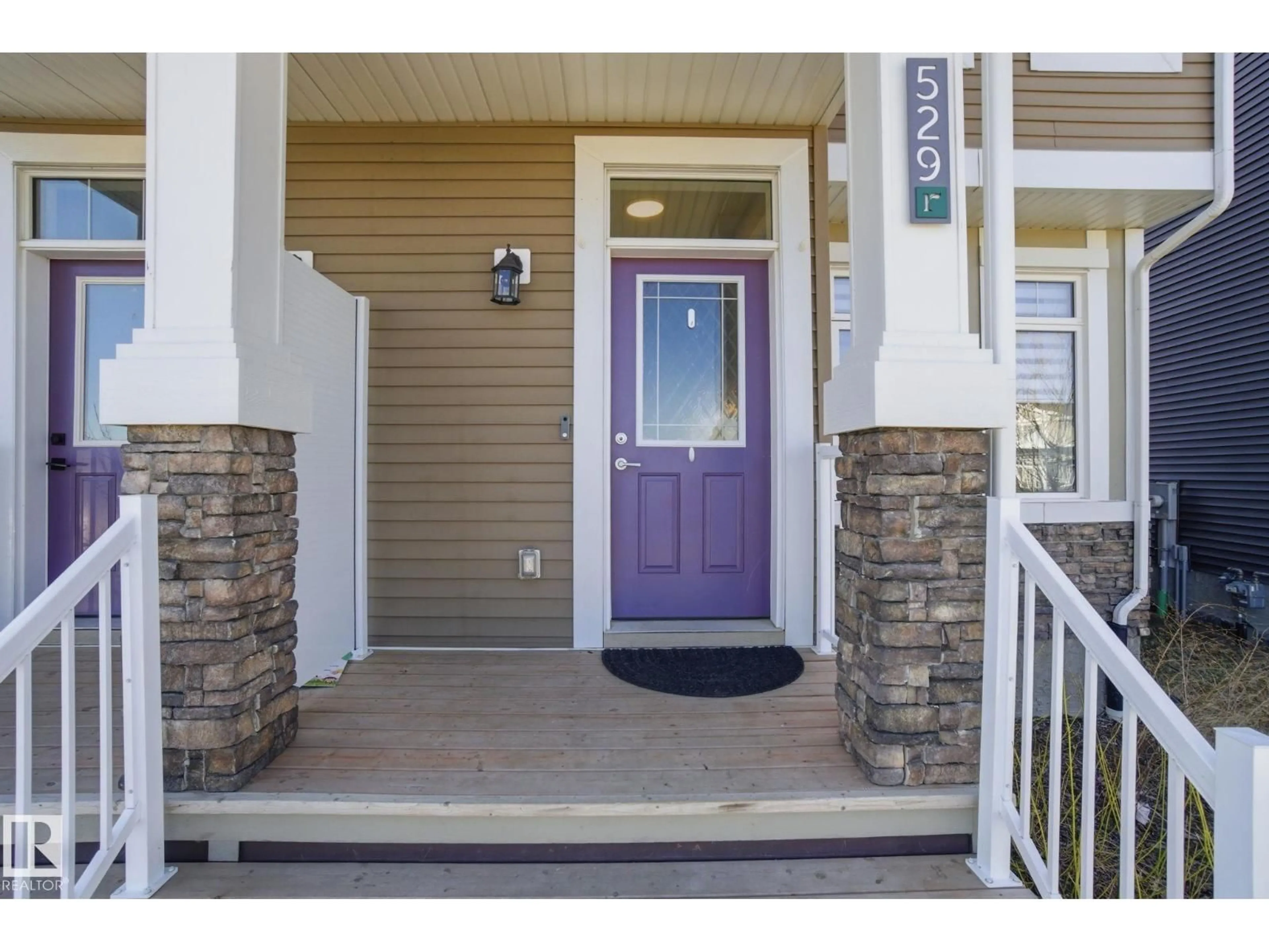 Indoor entryway for 529 GLENRIDDING RAVINE DR, Edmonton Alberta T6W4P1
