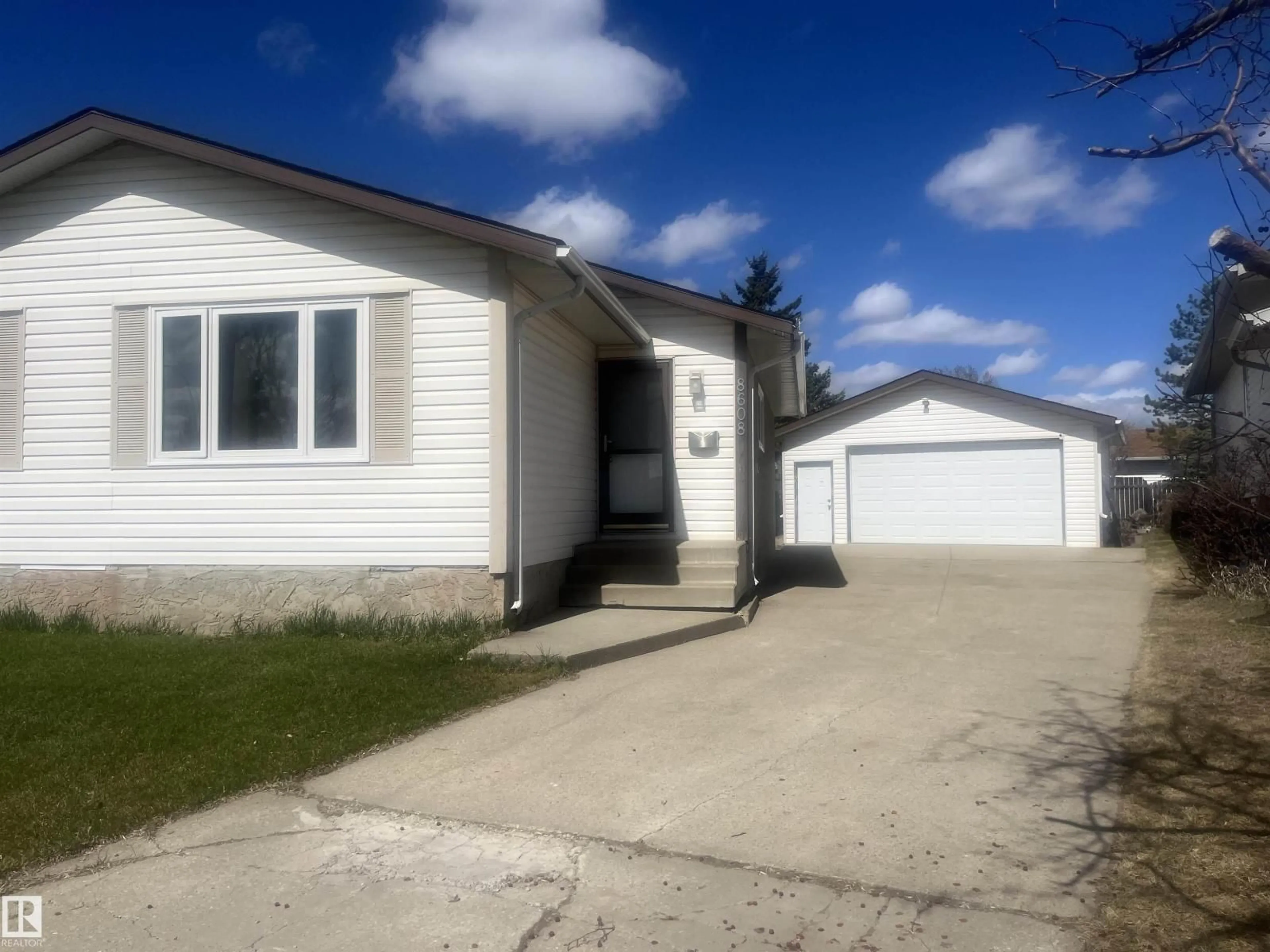 Unknown for 8608 103, Morinville Alberta T8R1C1