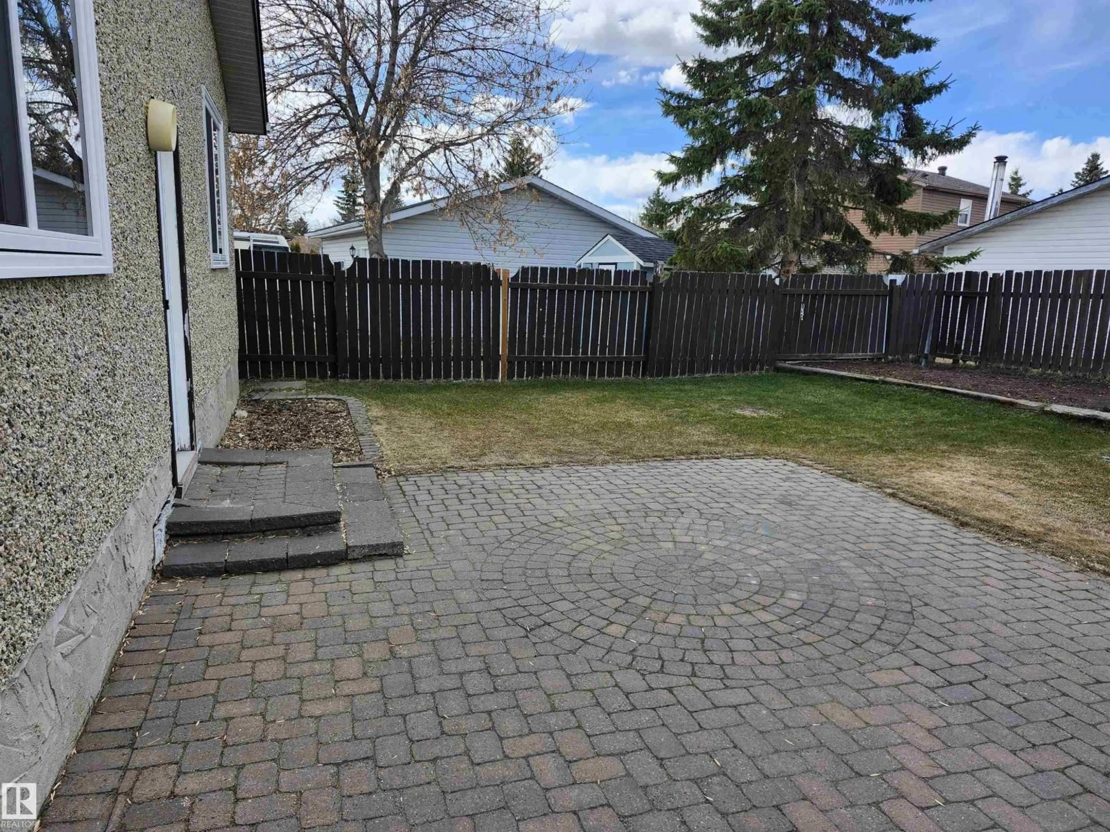 Patio, street for 8608 103, Morinville Alberta T8R1C1