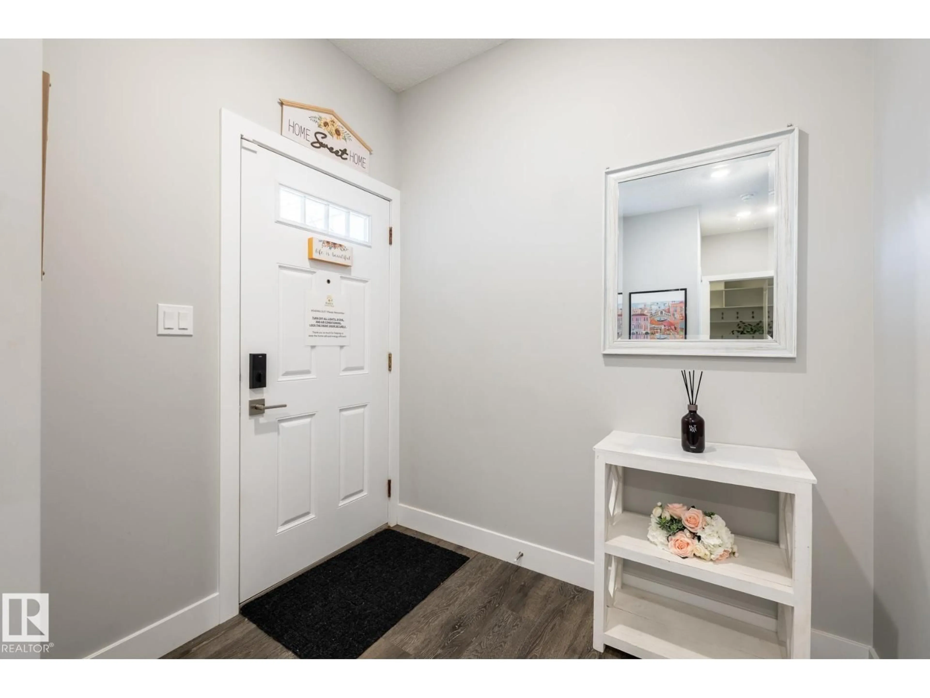 Indoor entryway for 1440 DARBY GREEN SW, Edmonton Alberta T6W4N5