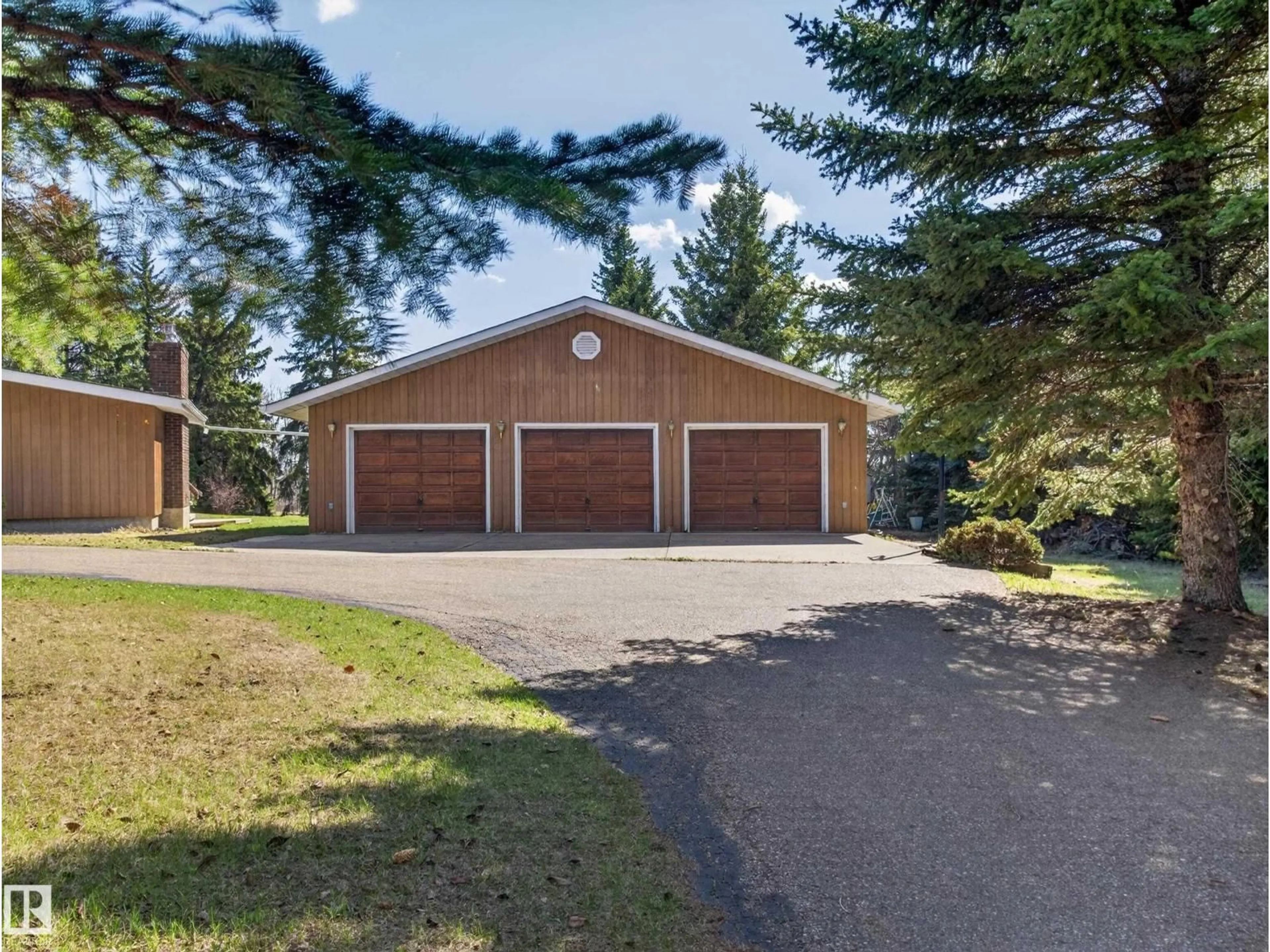 Indoor garage for 53279 - 109 RGE ROAD 225, Rural Strathcona County Alberta T8A4V1