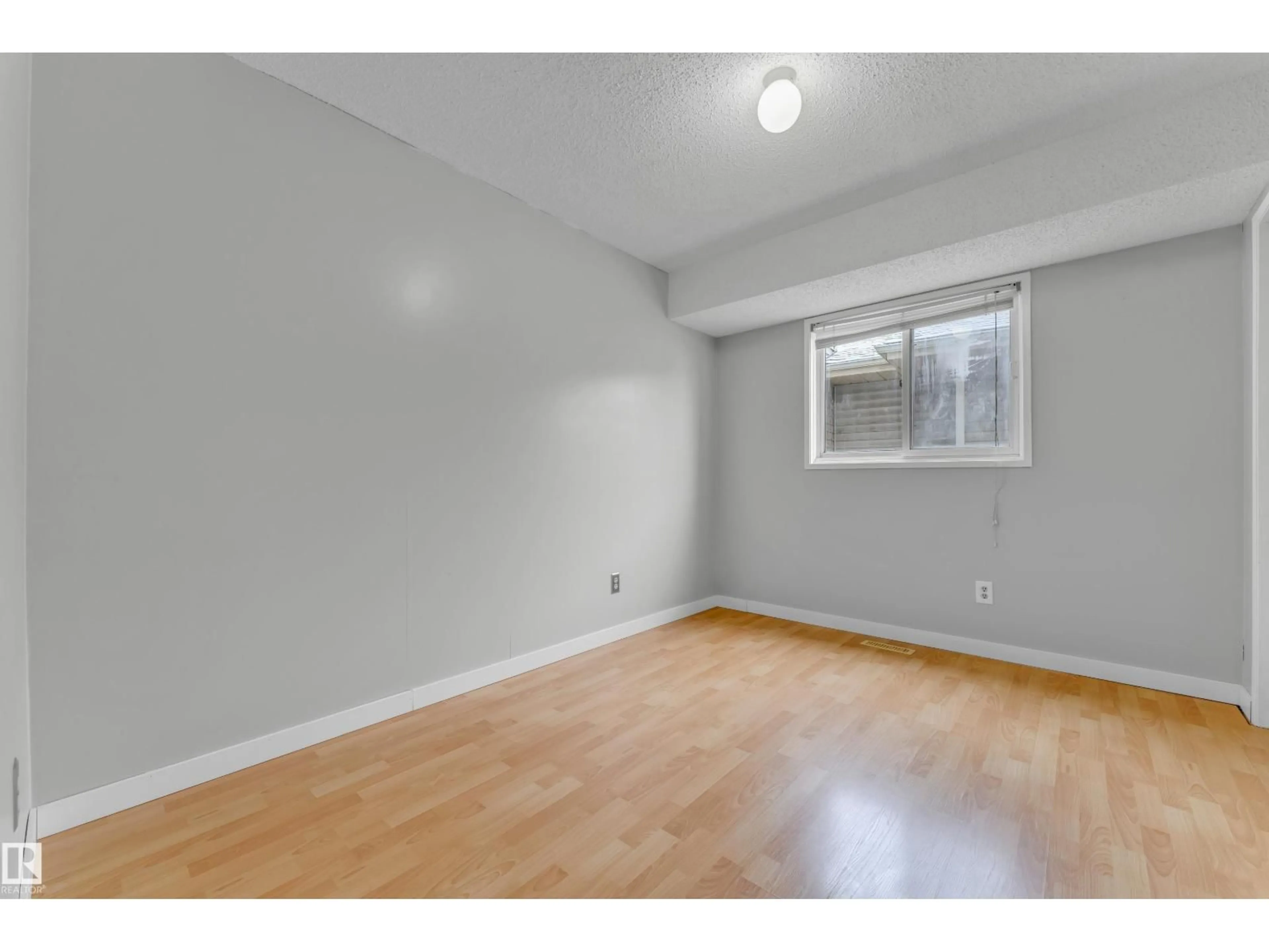 A pic of a room for 4903 11A AV, Edmonton Alberta T6L6C6