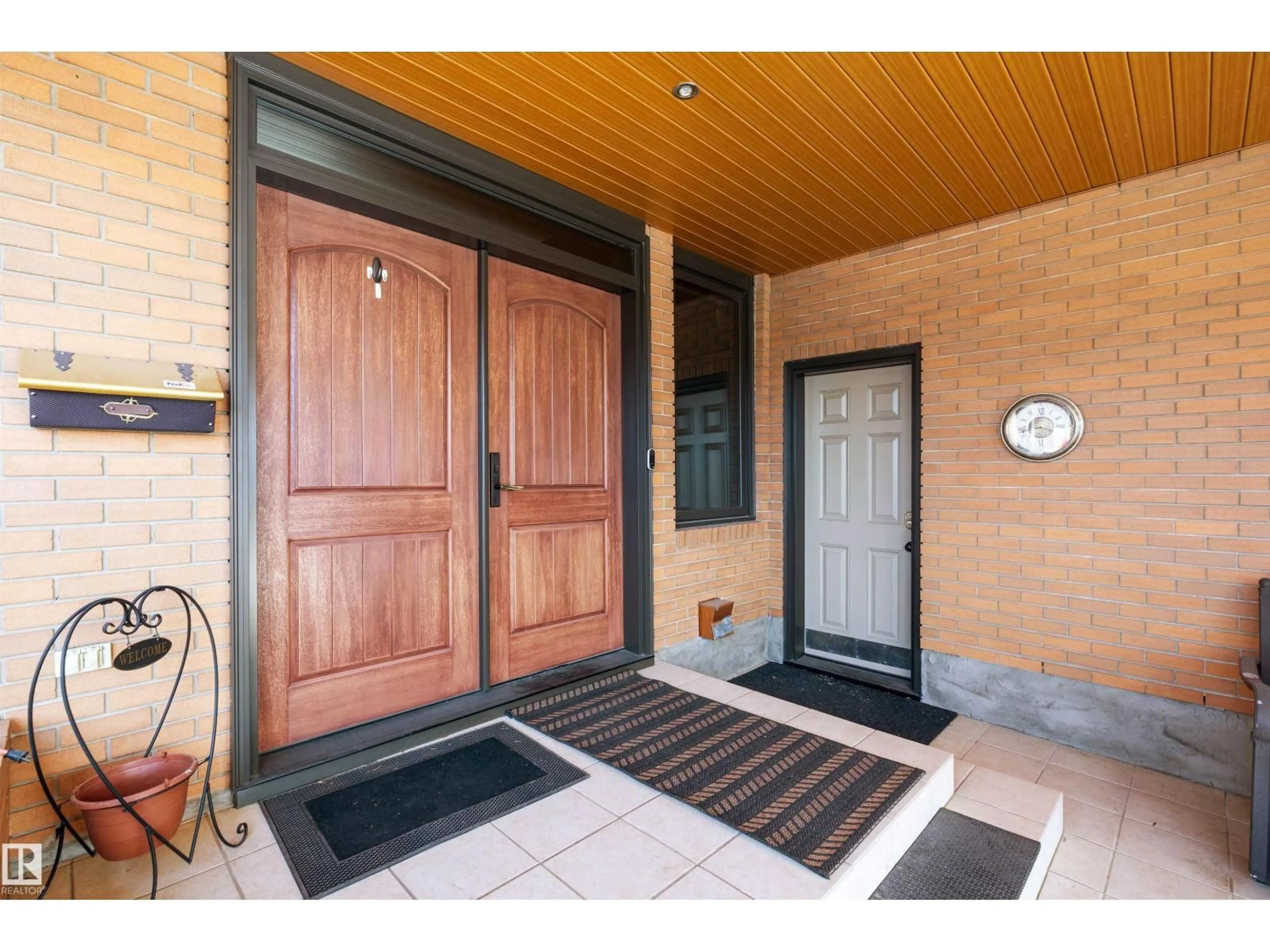 Indoor entryway for 227 WESTRIDGE RD, Edmonton Alberta T5T1B9