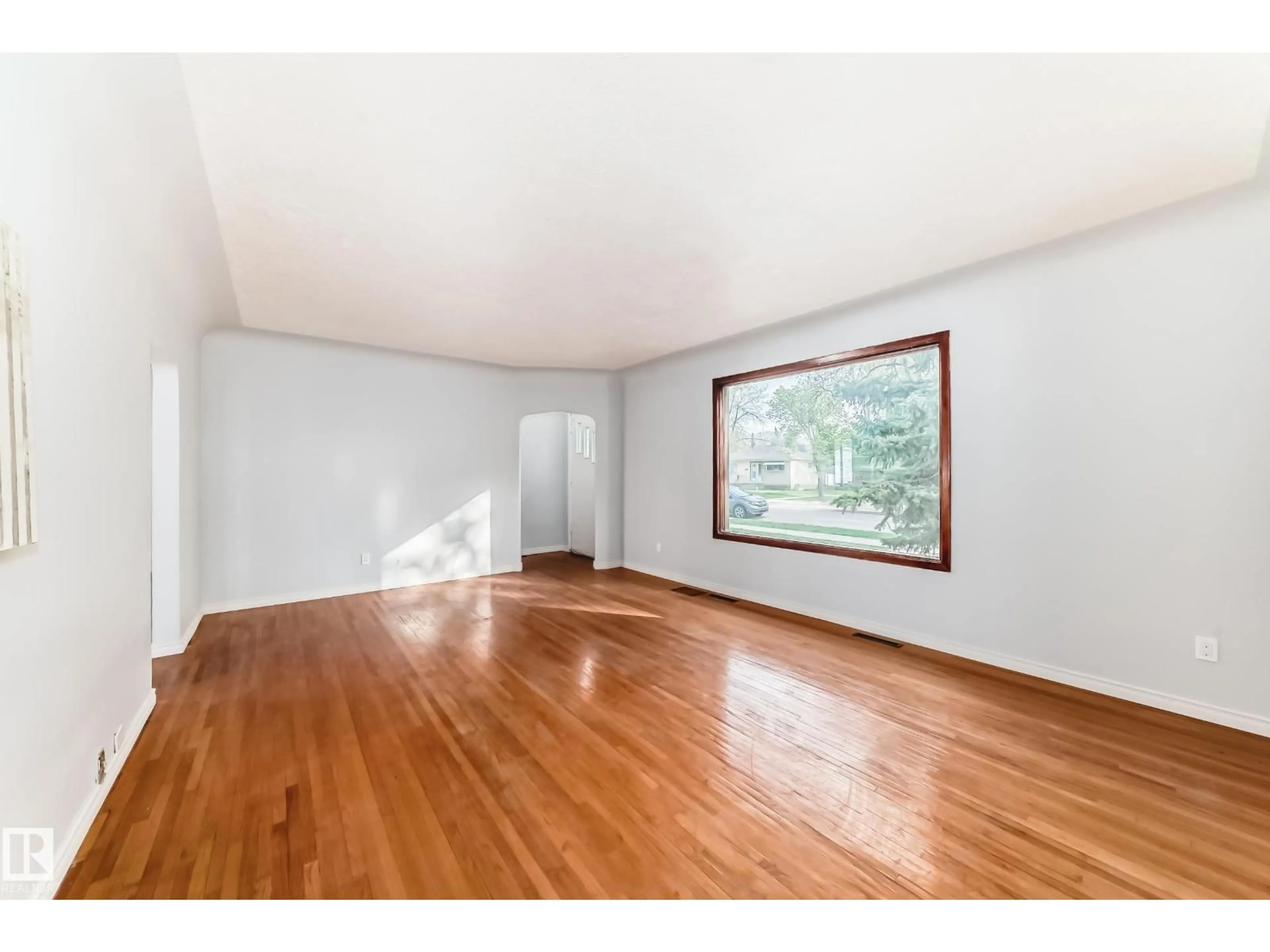 A pic of a room for 13003 SHERBROOKE AV, Edmonton Alberta T5L4E6