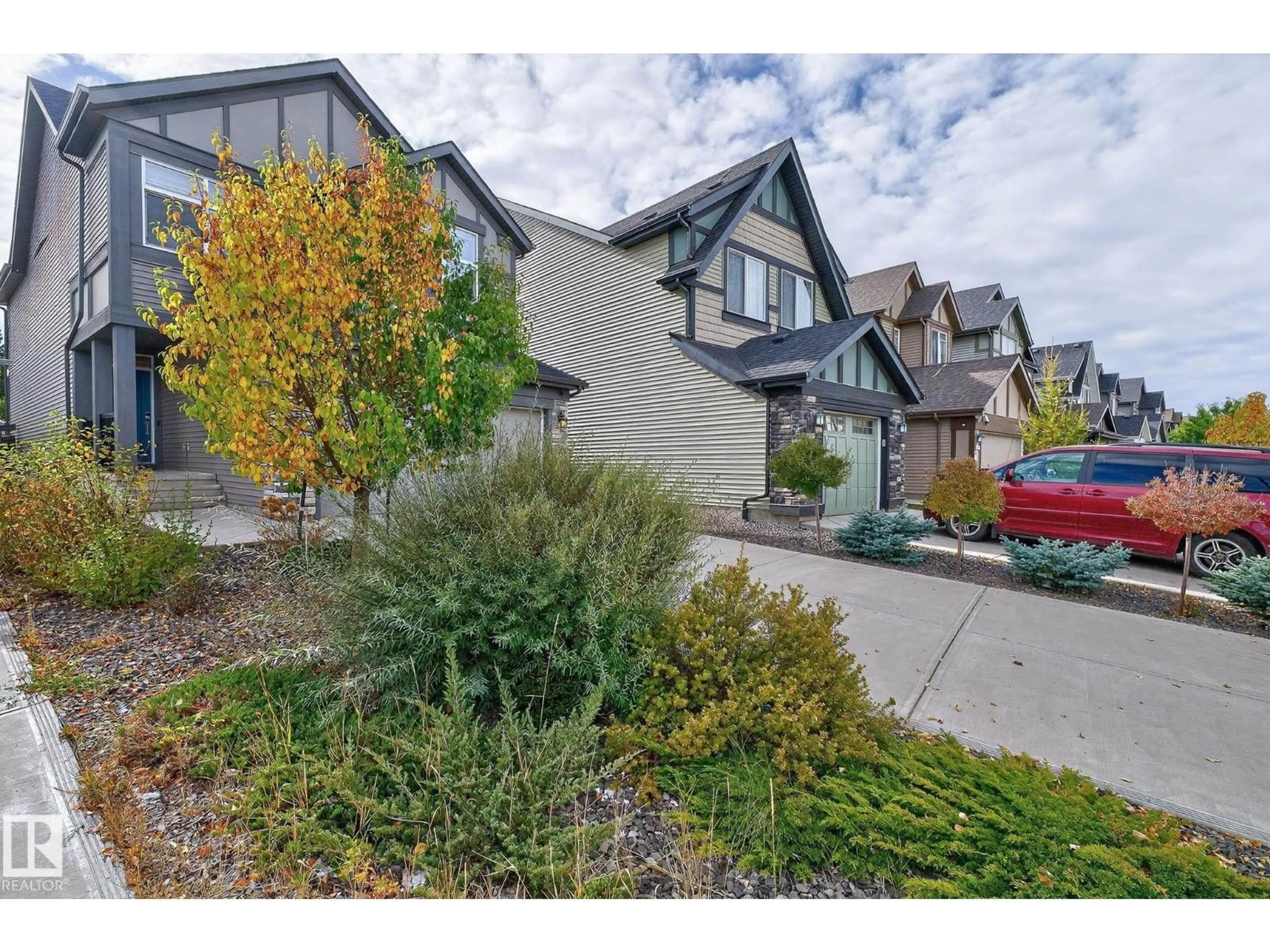 A pic from outside/outdoor area/front of a property/back of a property/a pic from drone, street for 1737 DUMONT CRESCENT, Edmonton Alberta T6W3J2