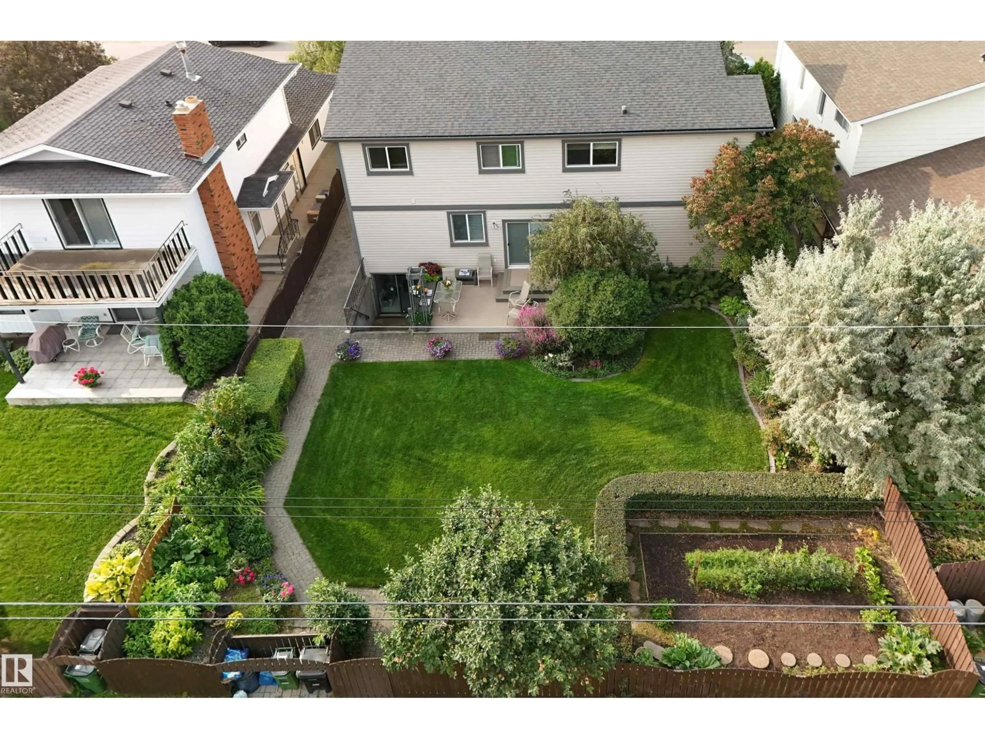 A pic from outside/outdoor area/front of a property/back of a property/a pic from drone, street for NW - 11212 35 AV, Edmonton Alberta T6J3N1