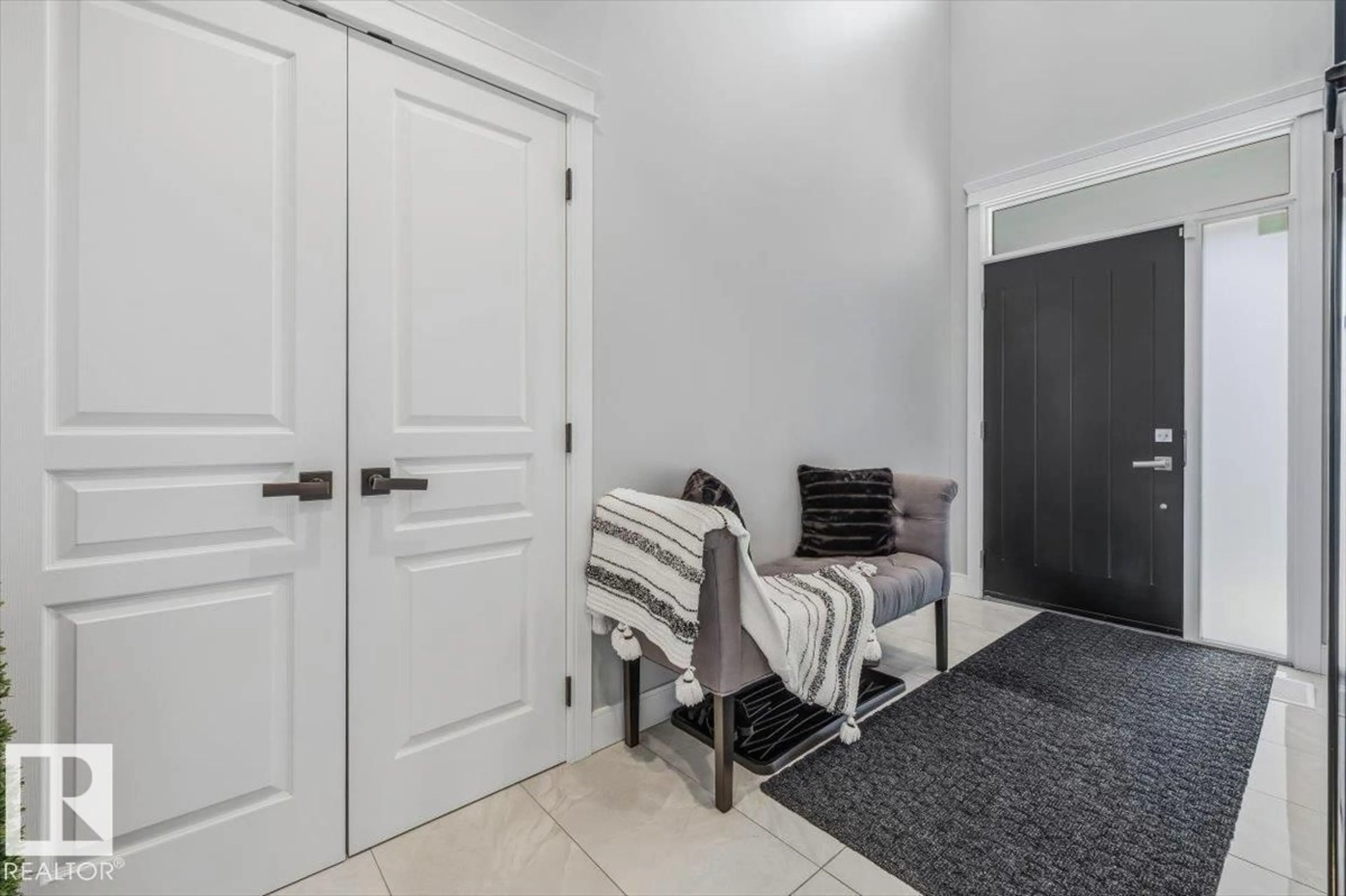 Indoor entryway for 819 ALBANY CV, Edmonton Alberta T6V1J6