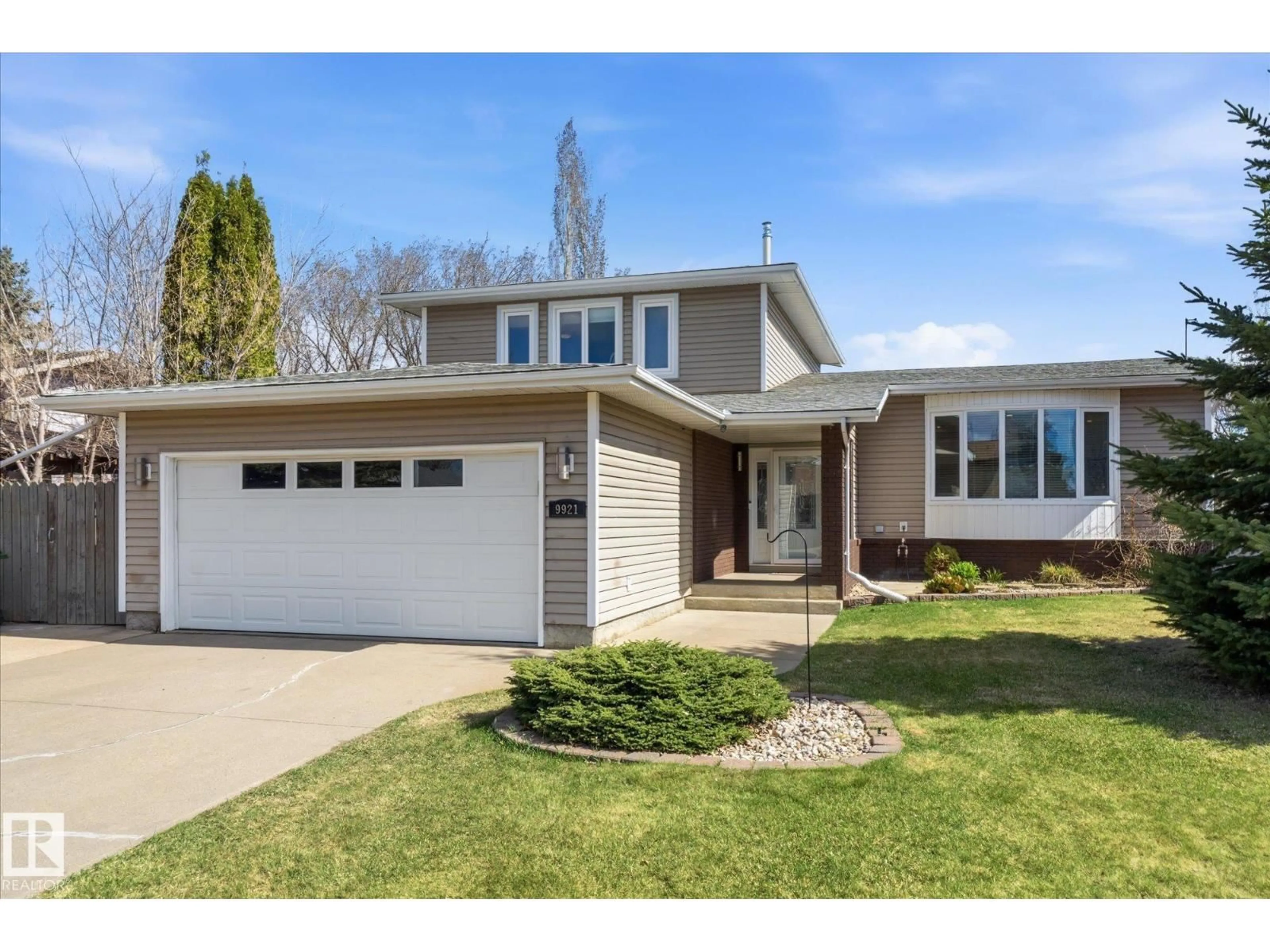 Home with vinyl exterior material, street for 9921 83A ST, Fort Saskatchewan Alberta T8L3C3