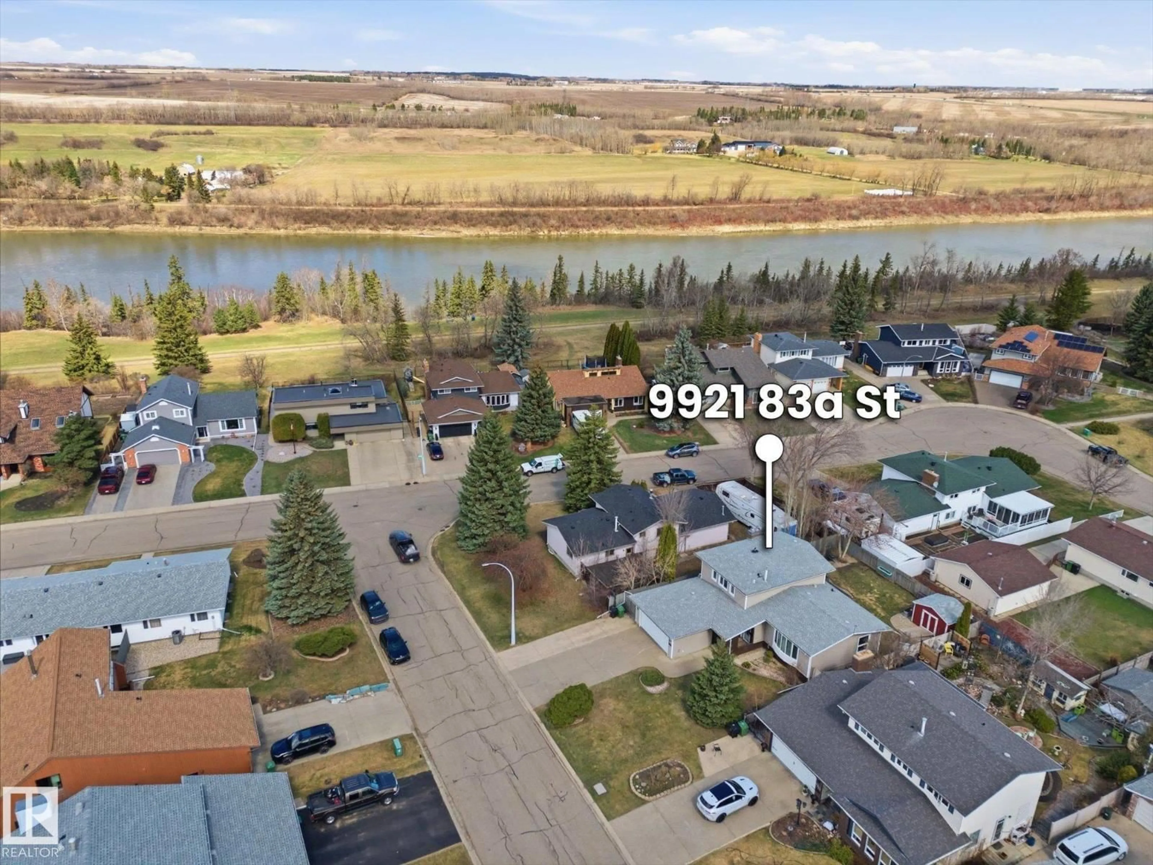 A pic from outside/outdoor area/front of a property/back of a property/a pic from drone, street for 9921 83A ST, Fort Saskatchewan Alberta T8L3C3
