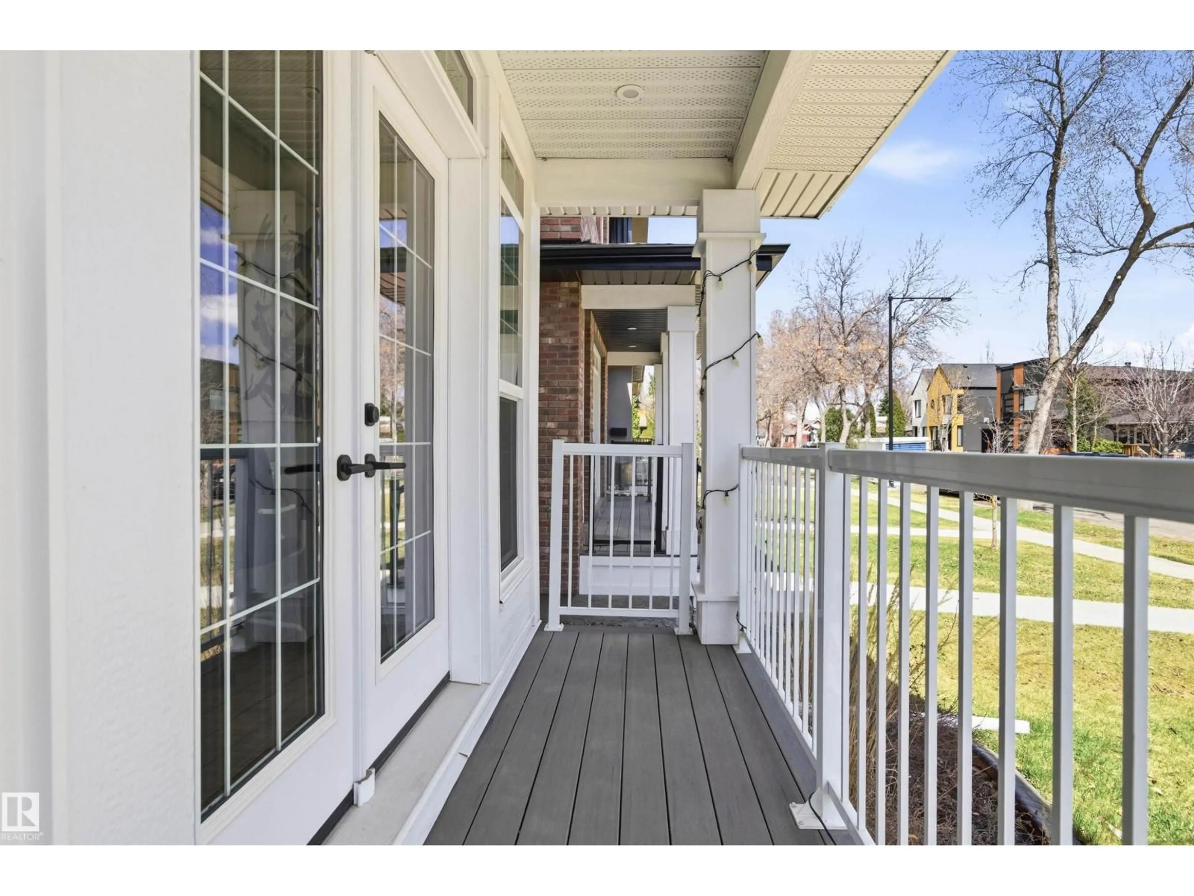 Indoor entryway for 10430 143 ST, Edmonton Alberta T5N2S4