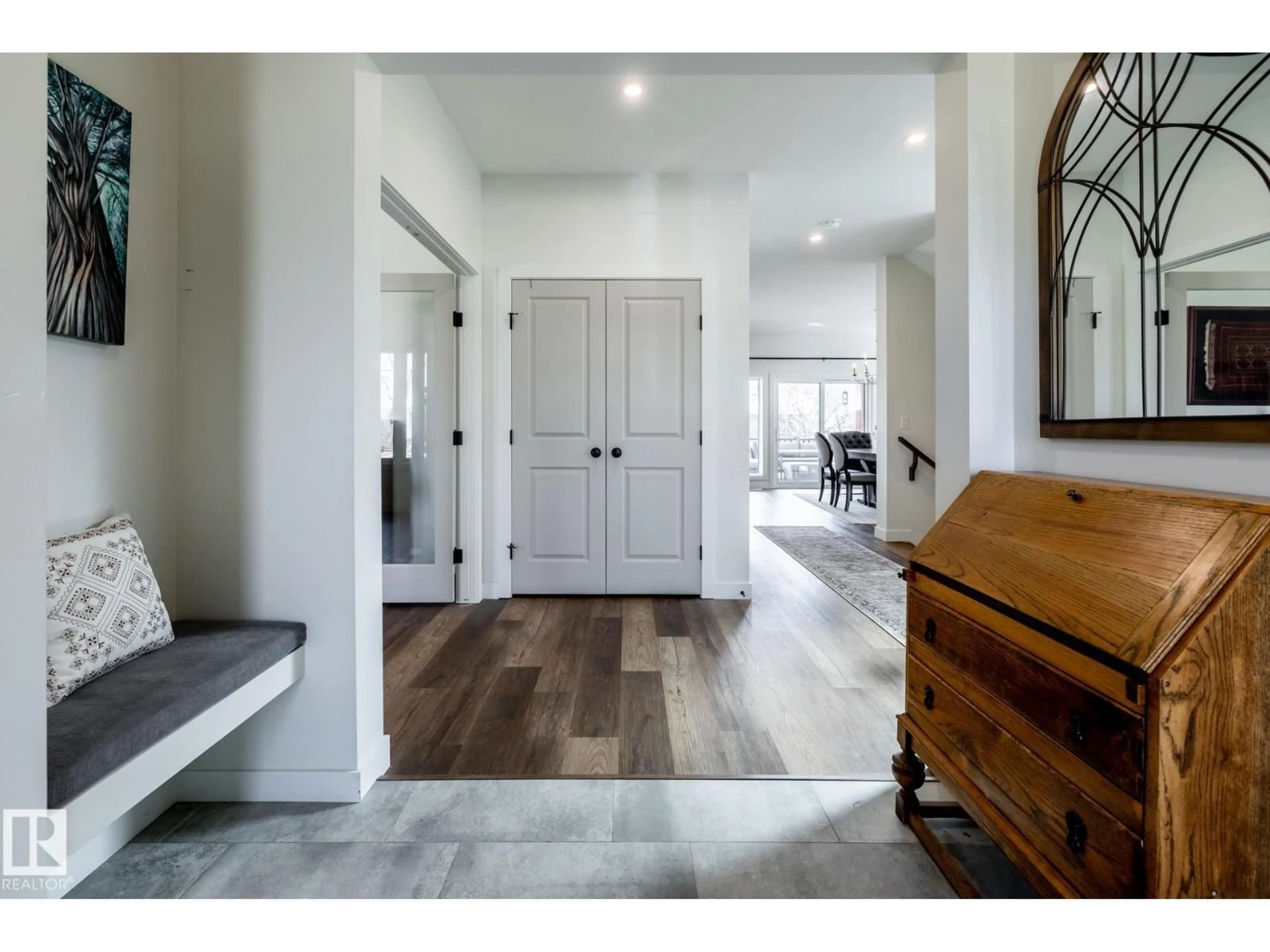 Indoor entryway for 10923 130 ST NW, Edmonton Alberta T5M0Z4