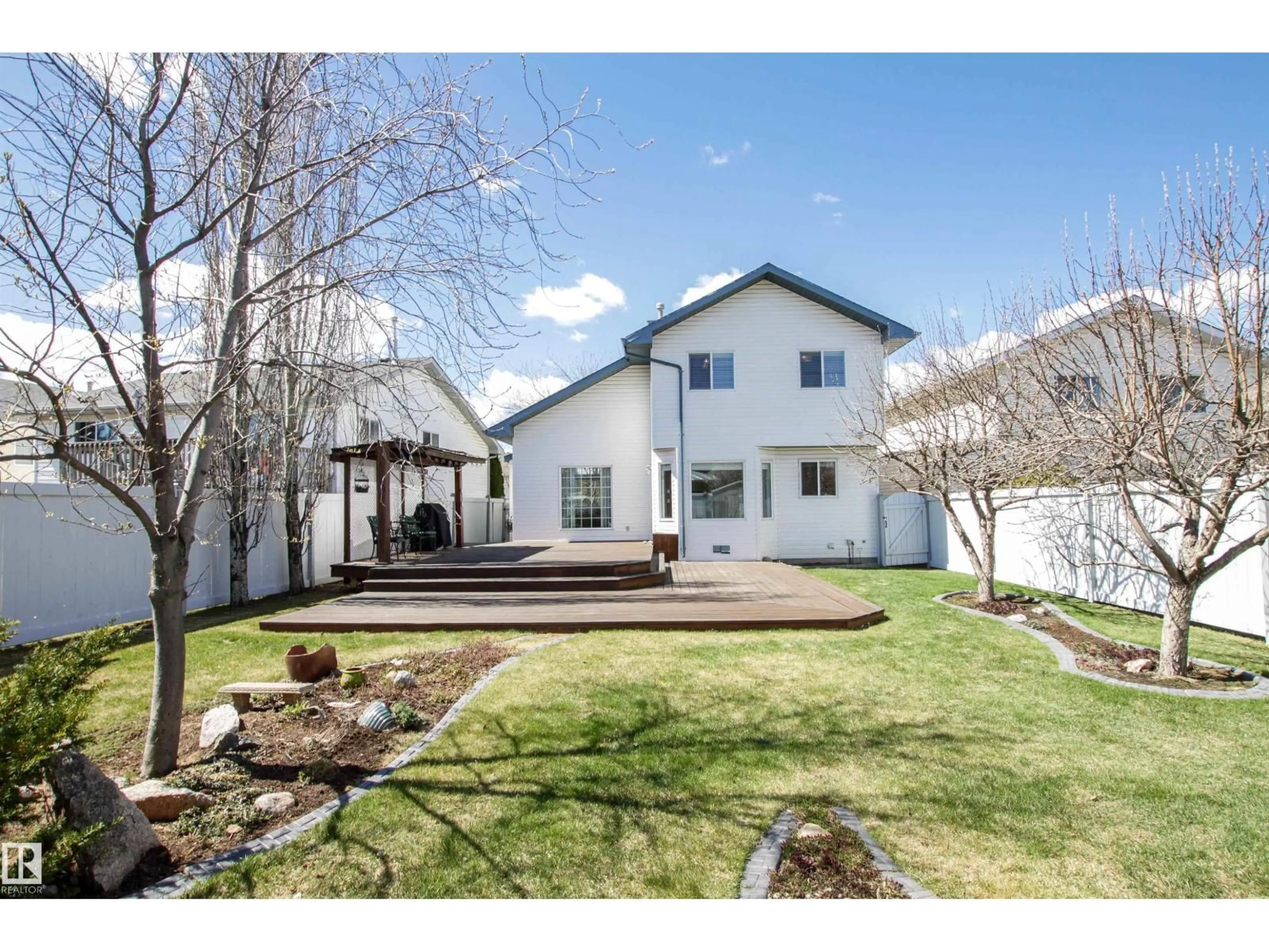 A pic from outside/outdoor area/front of a property/back of a property/a pic from drone, street for 1403 JEFFERYS CR, Edmonton Alberta T6L6T4