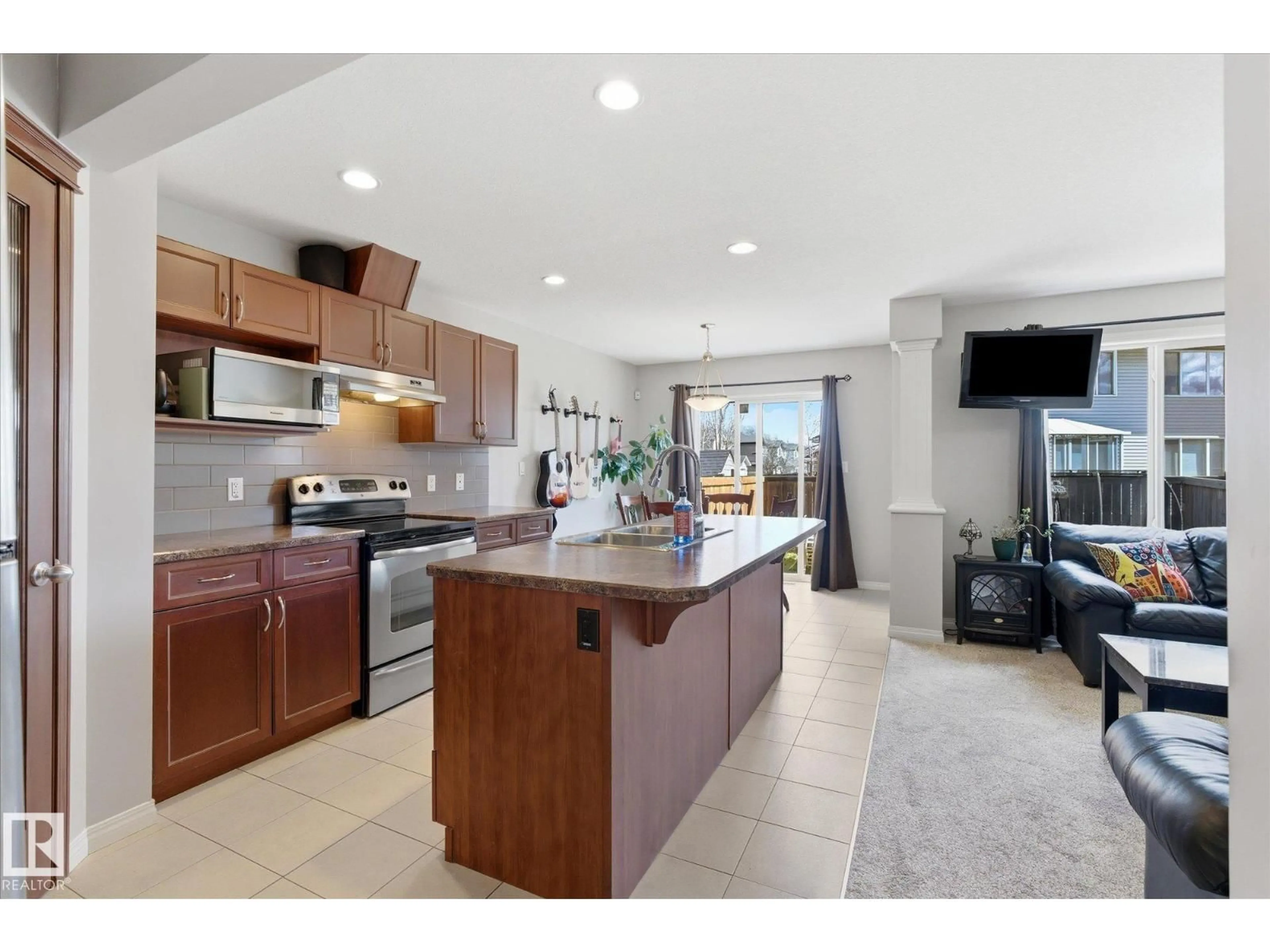 Open concept kitchen, ceramic/tile floor for 18 HALLADAY BV, Spruce Grove Alberta T7X0P5
