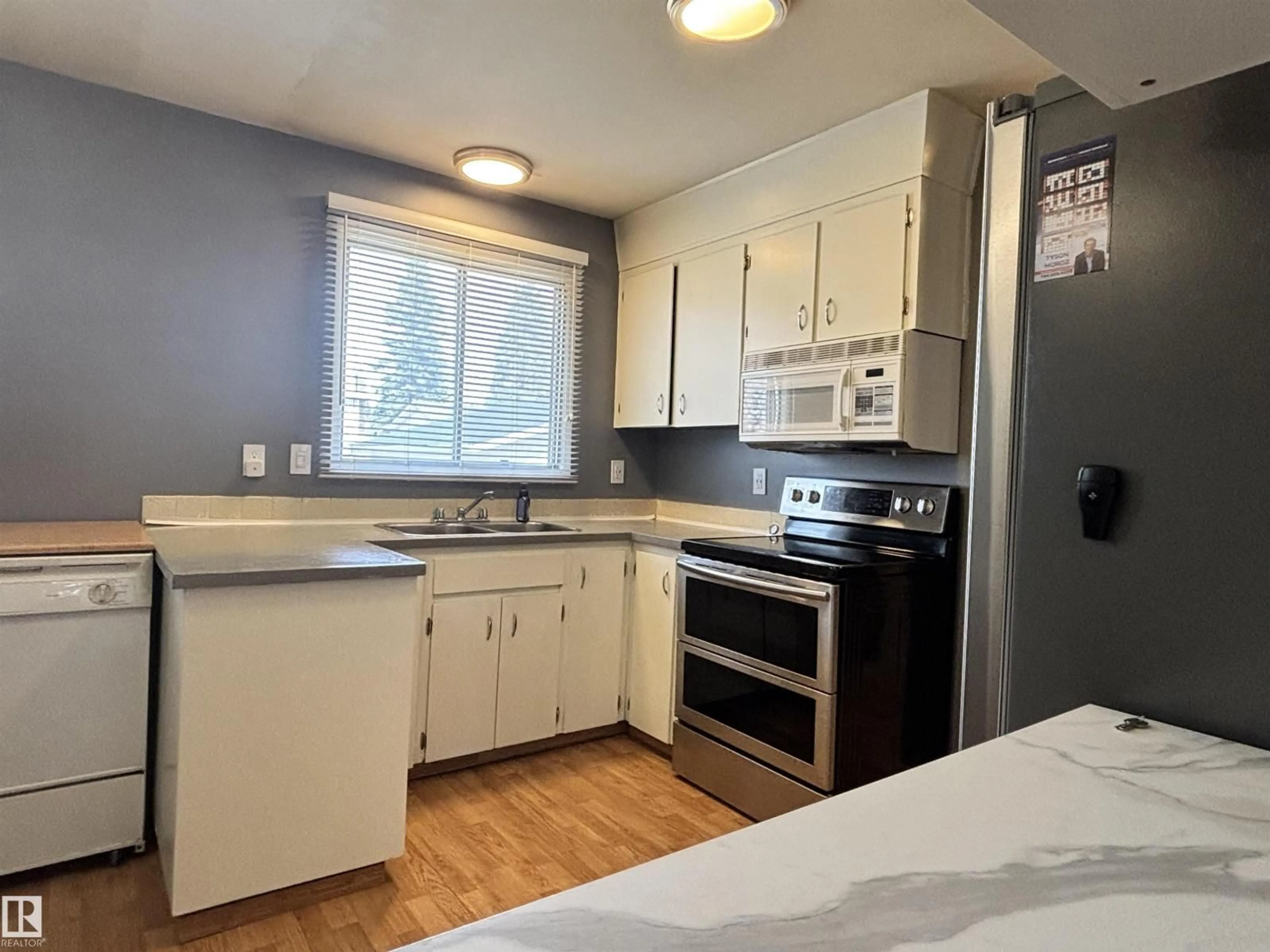 Standard kitchen, unknown for 155 BROOKWOOD DR, Spruce Grove Alberta T7X1H3