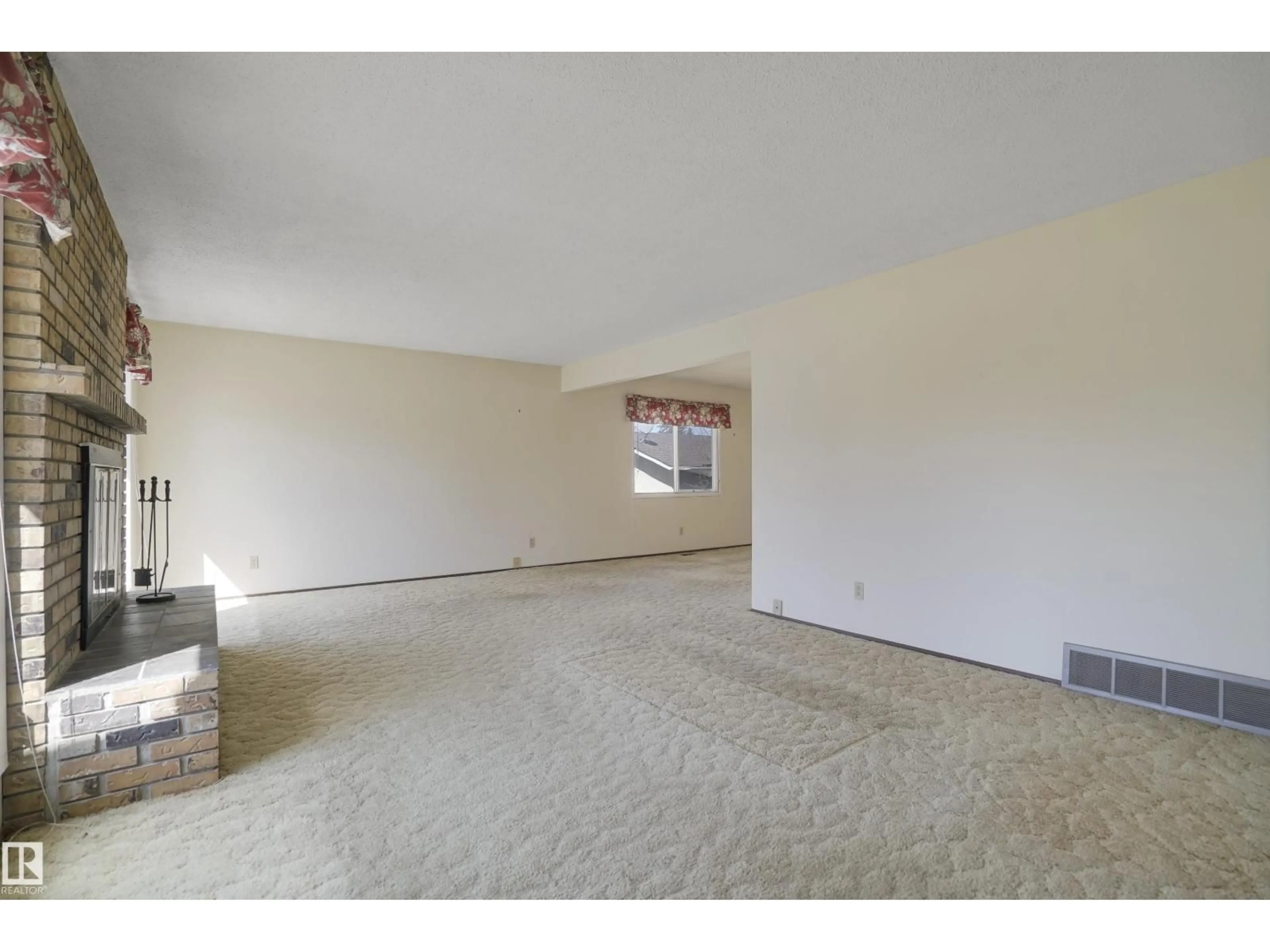 A pic of a room for 10912 40 AV, Edmonton Alberta T6J0P8